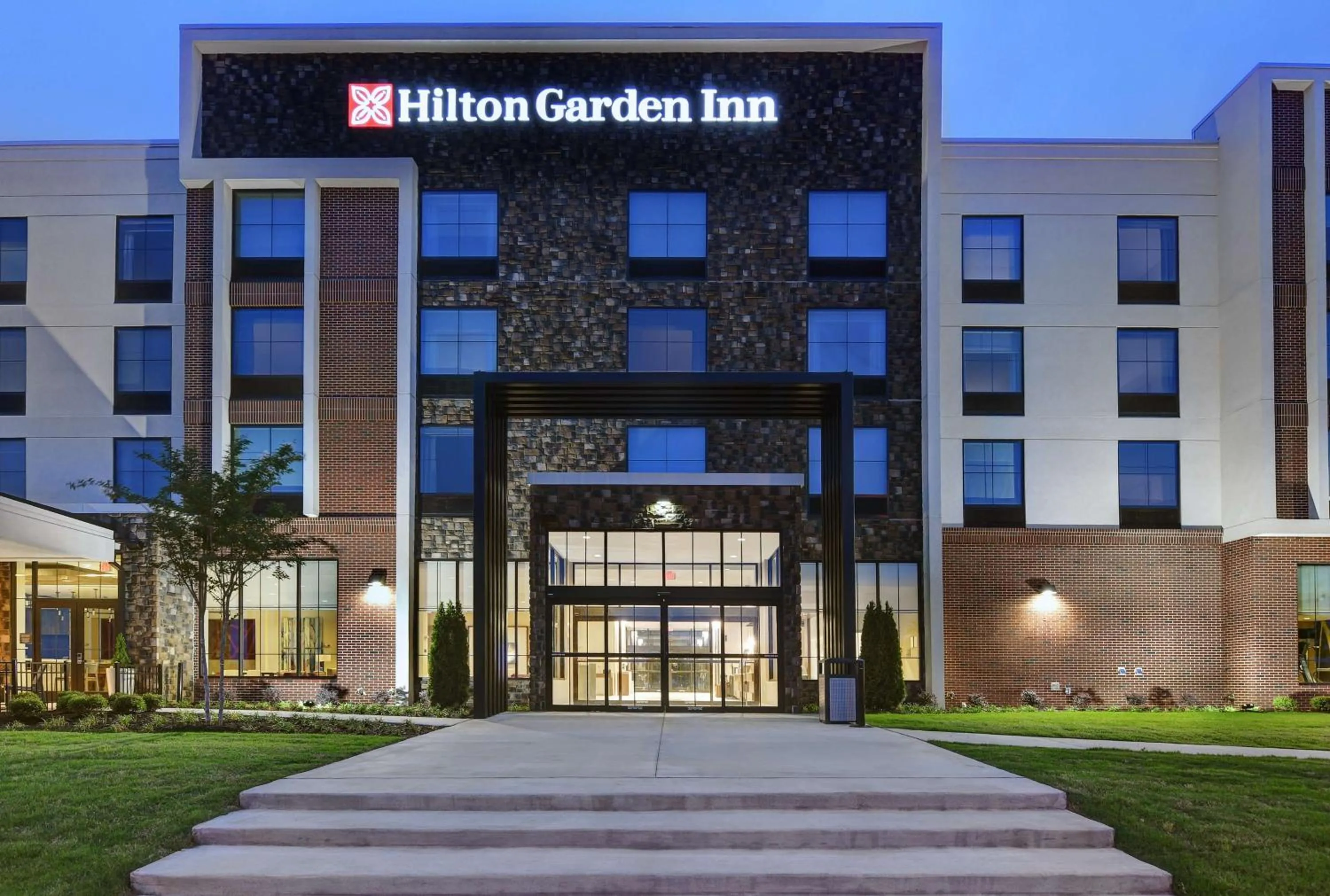 Property building in Hilton Garden Inn Madison Huntsville Airport
