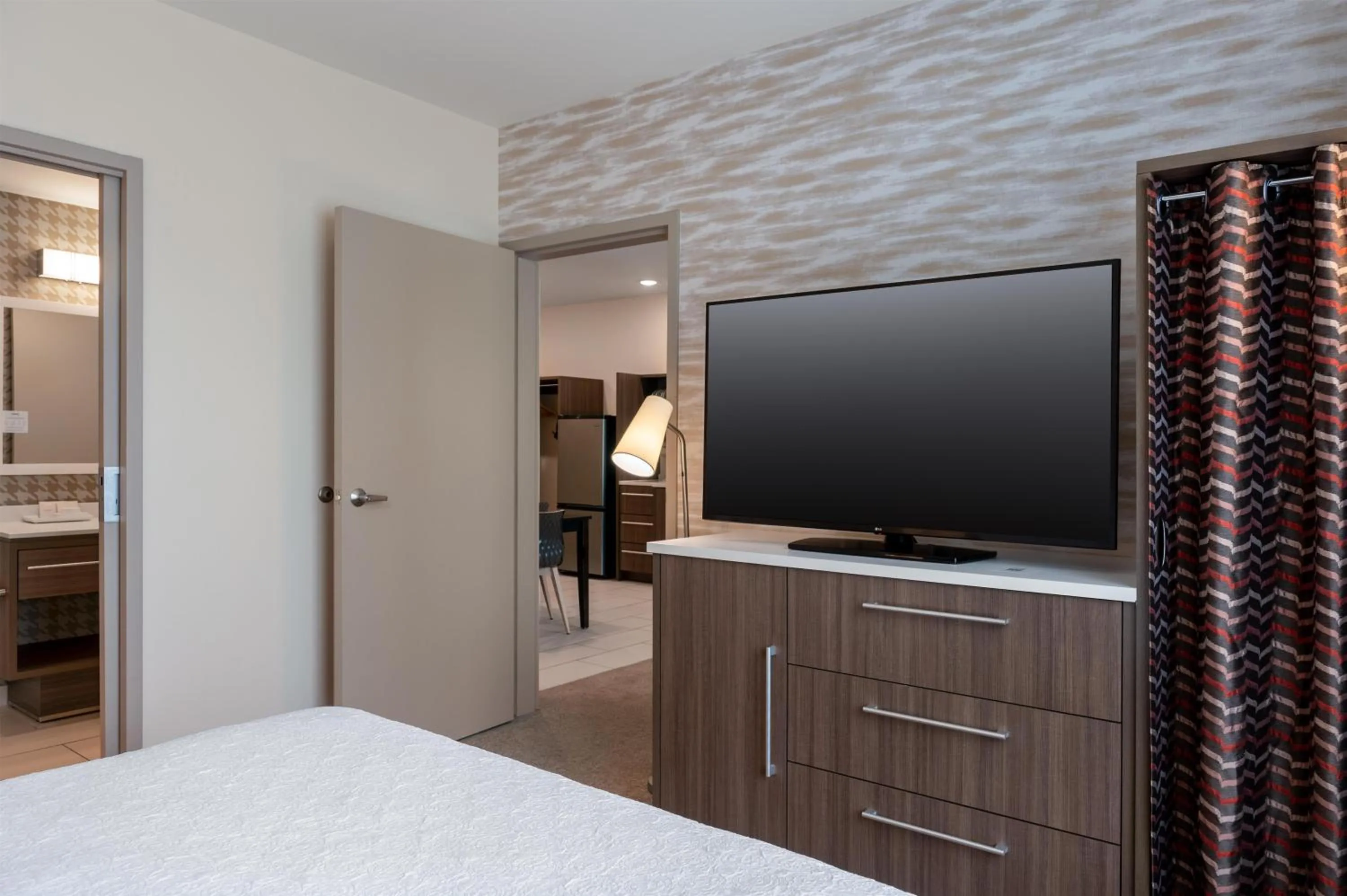 Bedroom, Bed in Home2 Suites By Hilton Salem