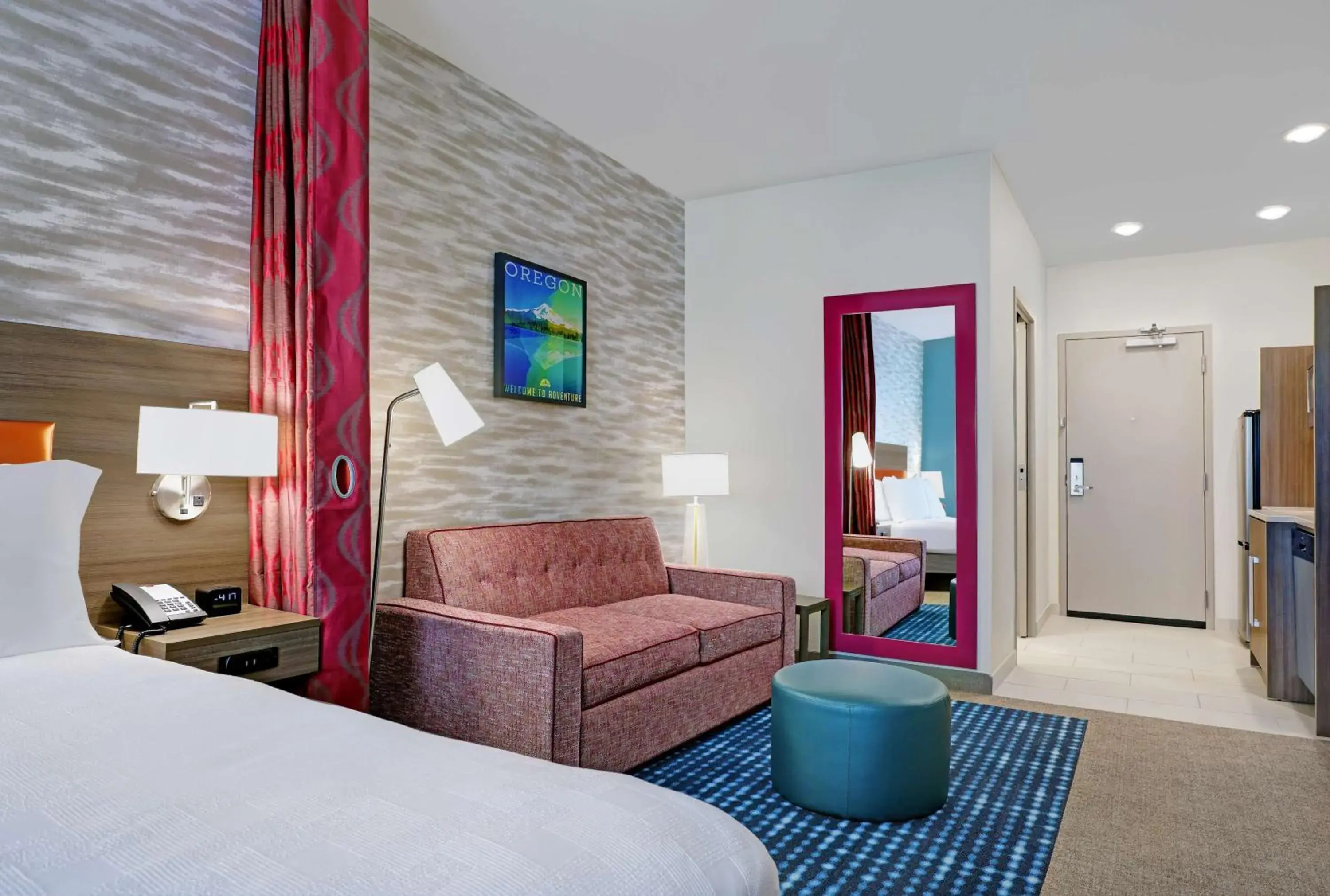 Living room, Bed in Home2 Suites By Hilton Salem Living room, Bed in Home2 Suites By Hilton Salem