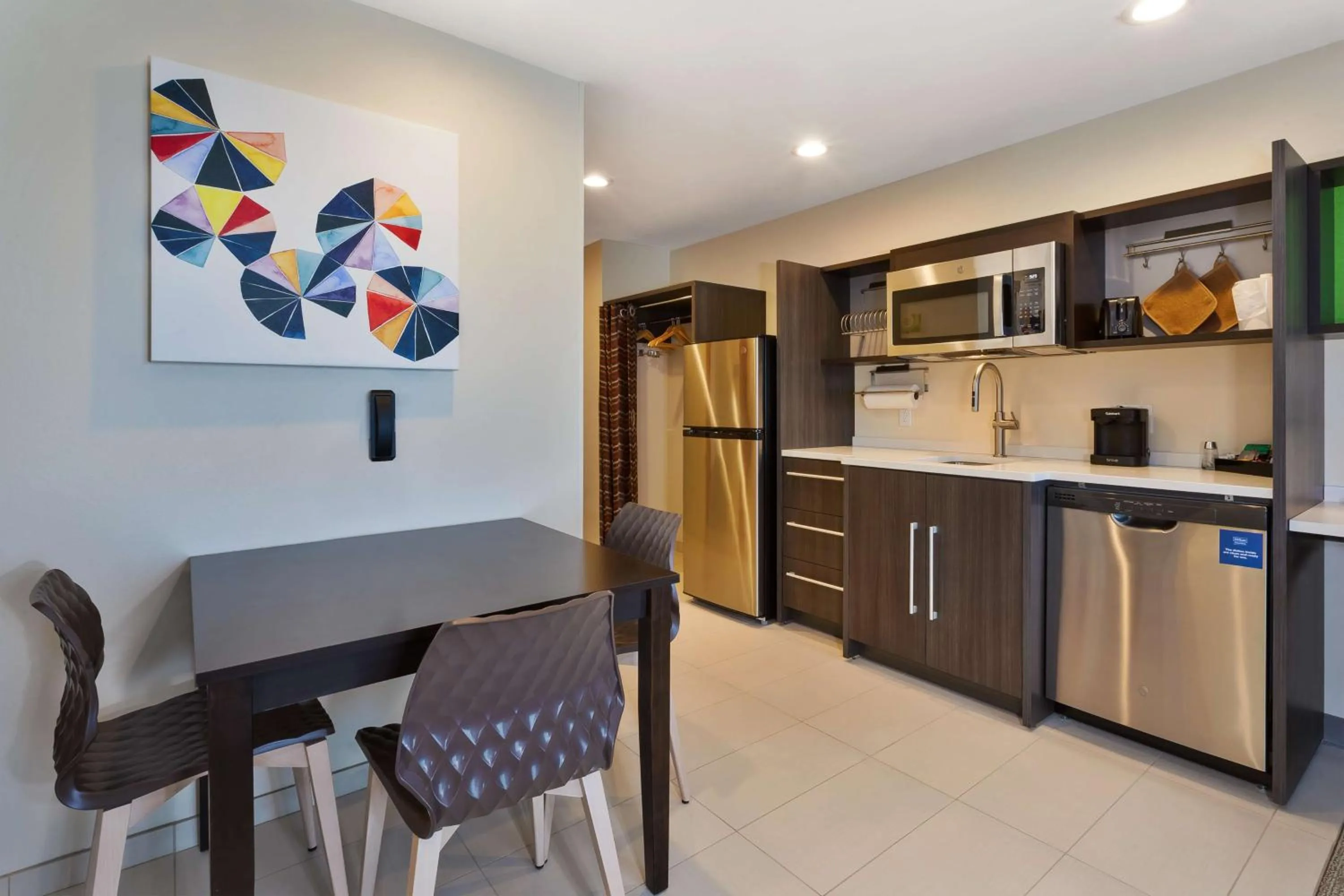 Kitchen or kitchenette in Home2 Suites By Hilton Tucson Airport, Az
