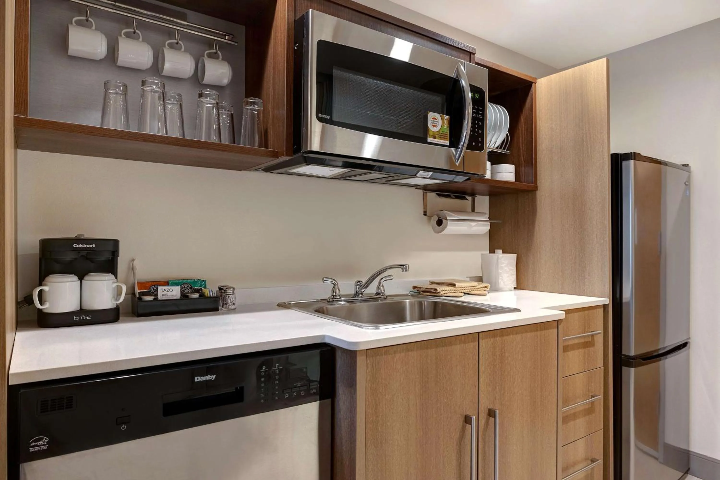 Kitchen or kitchenette in Home2 Suites by Hilton Gulf Breeze Pensacola Area, FL