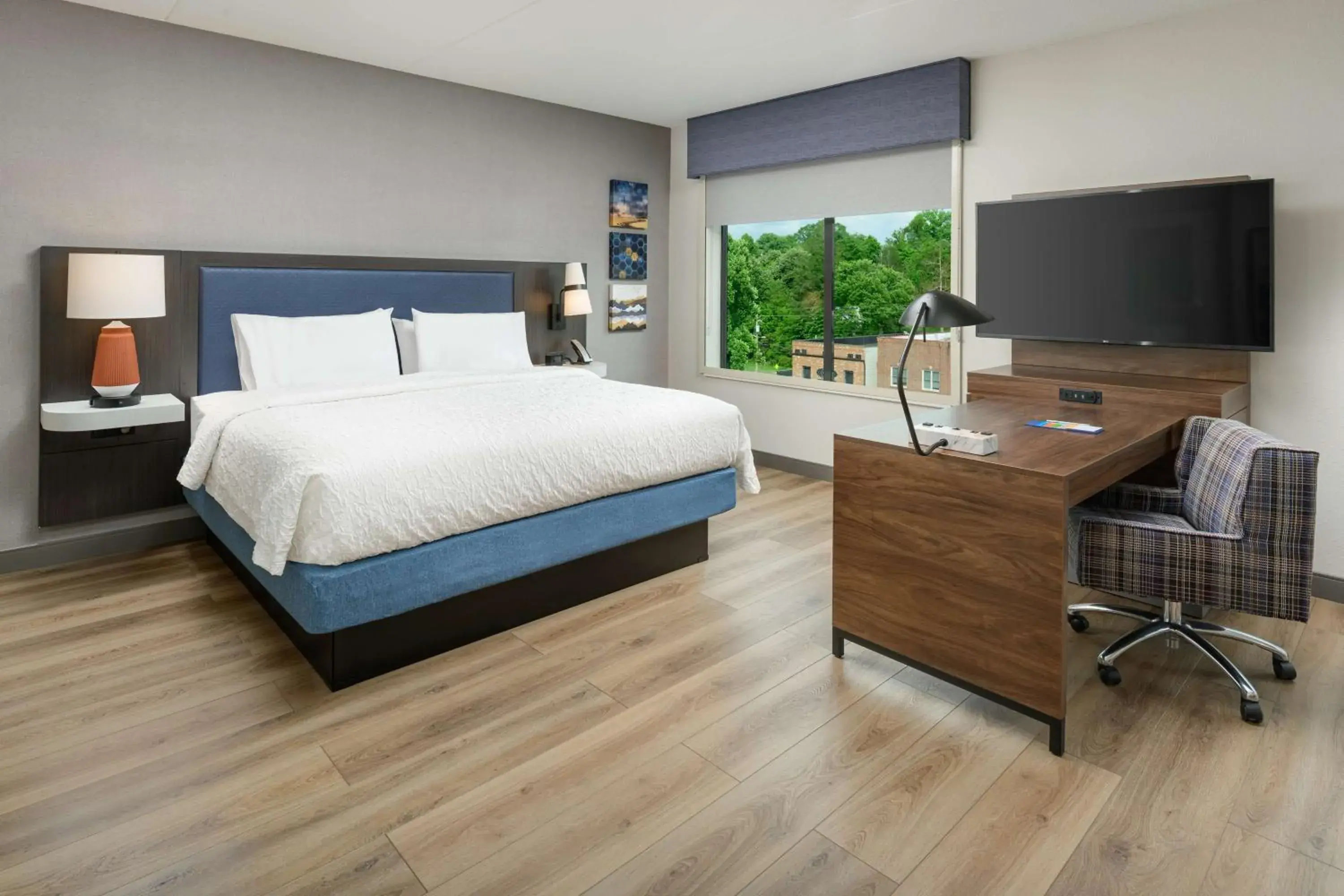 Bedroom, Bed in Hampton Inn Blue Ridge, GA Bedroom, Bed in Hampton Inn Blue Ridge, GA