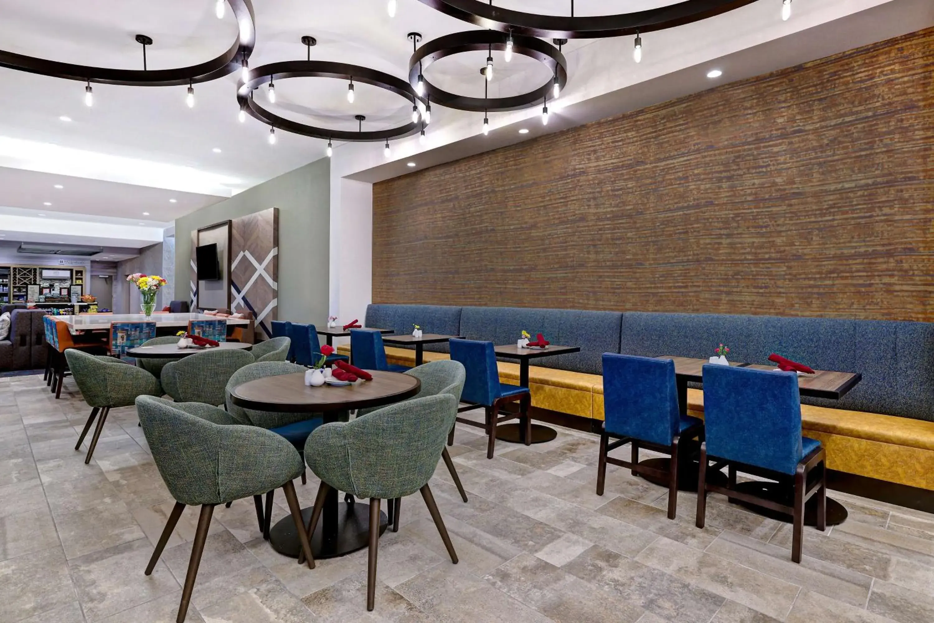 Restaurant/places to eat in Hilton Garden Inn Cedar Rapids Restaurant/places to eat in Hilton Garden Inn Cedar Rapids