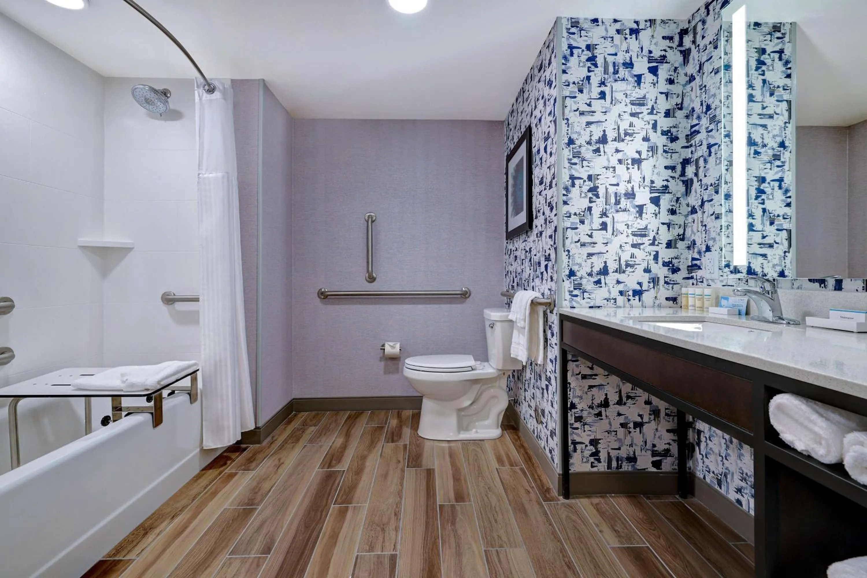 Bathroom in Hilton Garden Inn Cedar Rapids