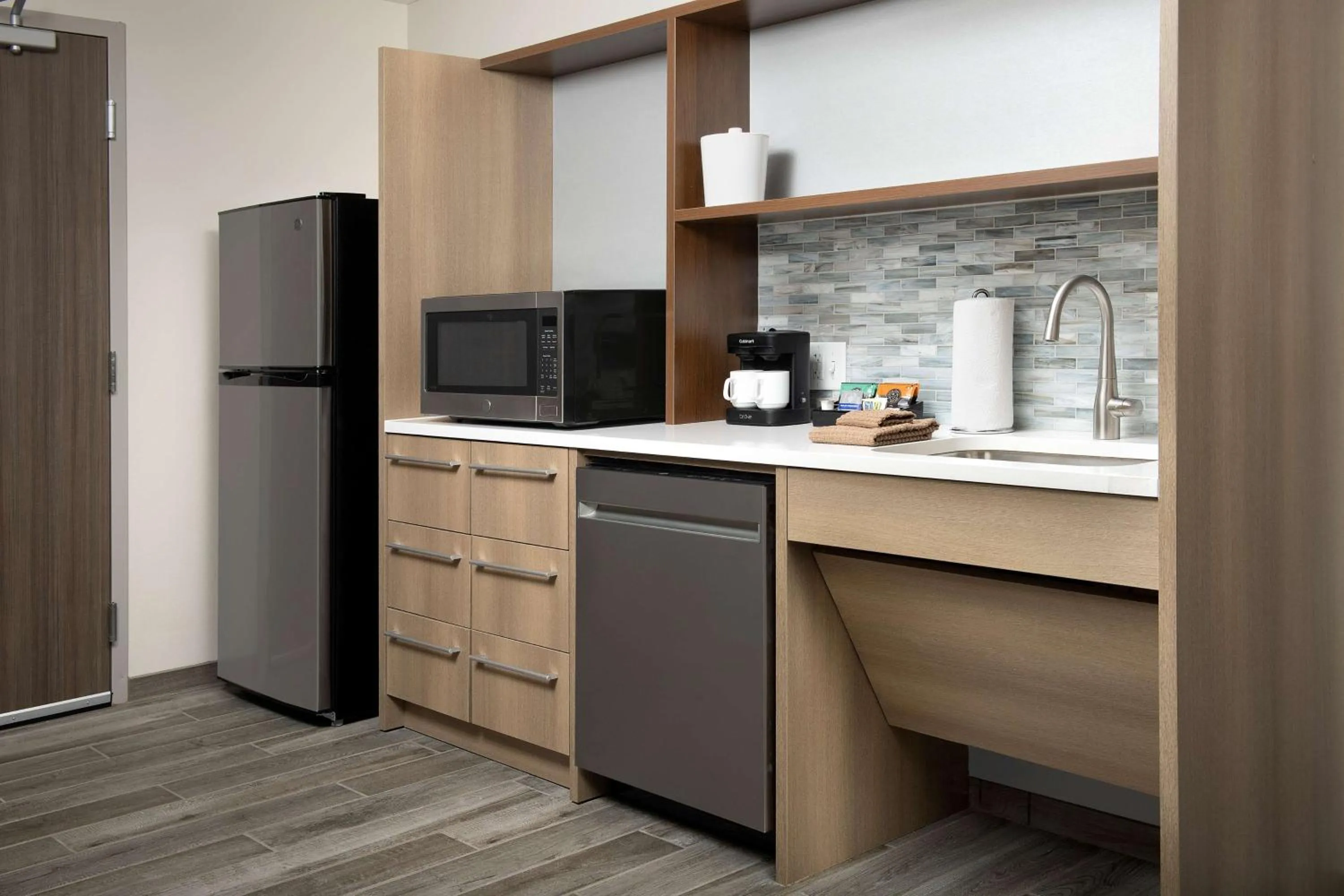 Kitchen or kitchenette in Home2 Suites By Hilton Columbus Polaris