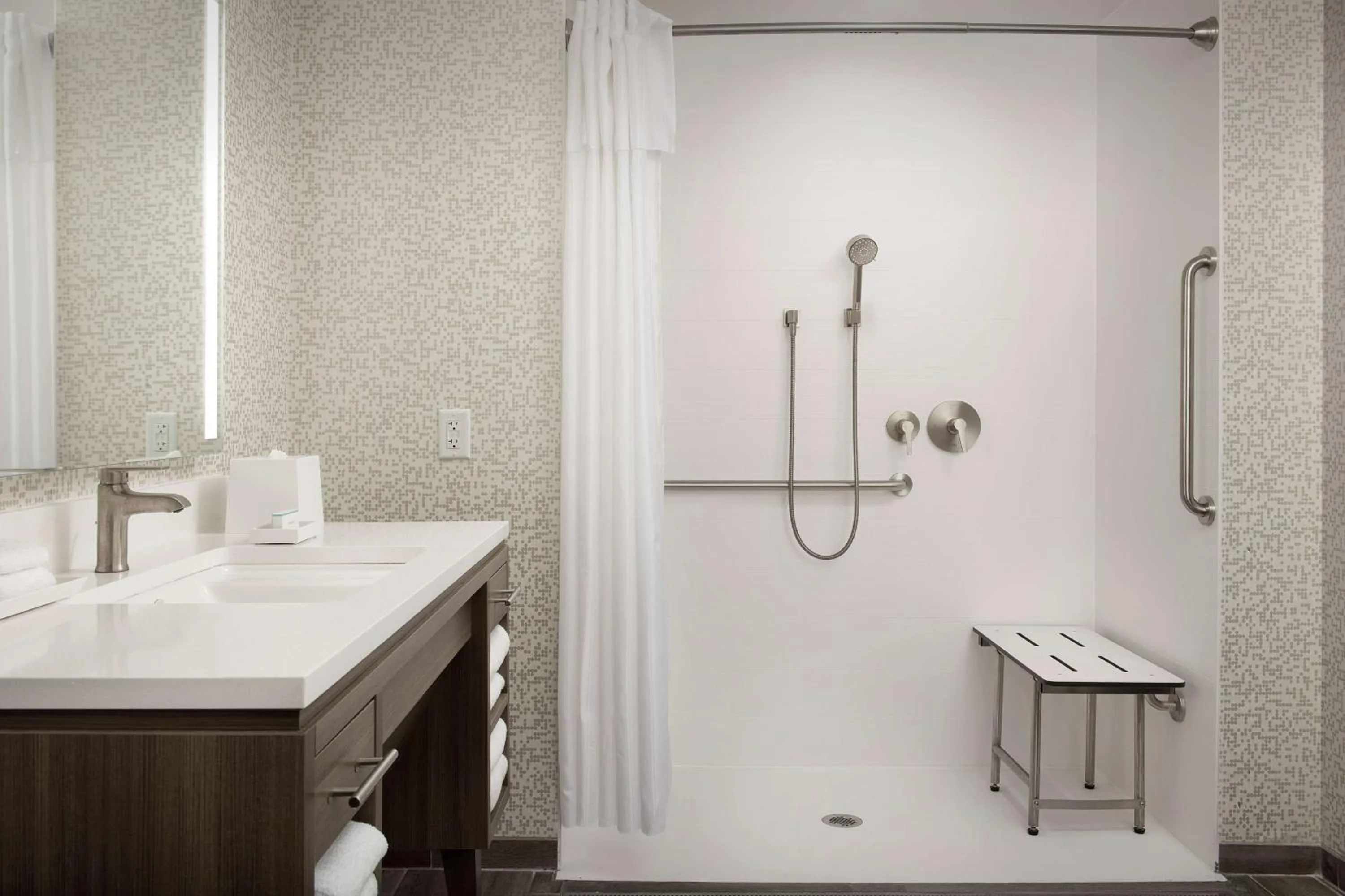 Bathroom in Home2 Suites By Hilton Columbus Polaris