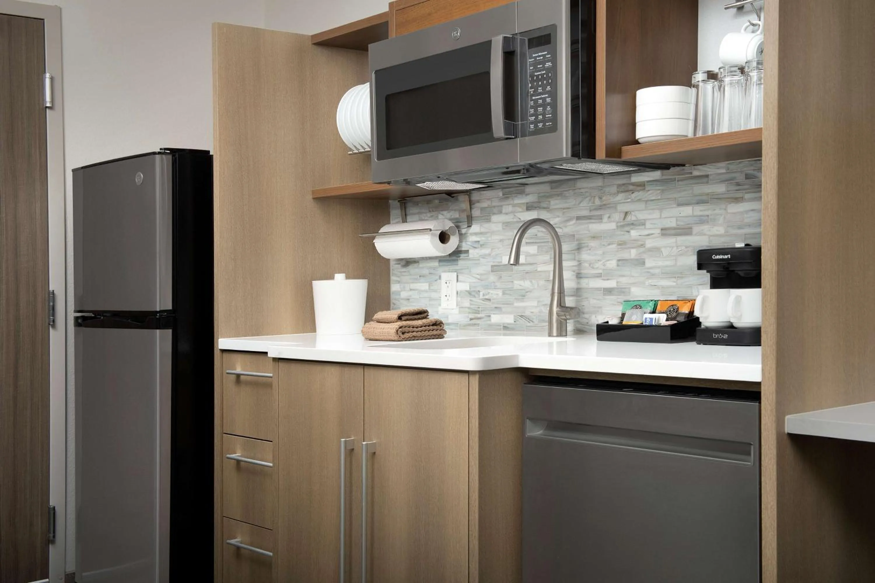 Kitchen or kitchenette in Home2 Suites By Hilton Columbus Polaris