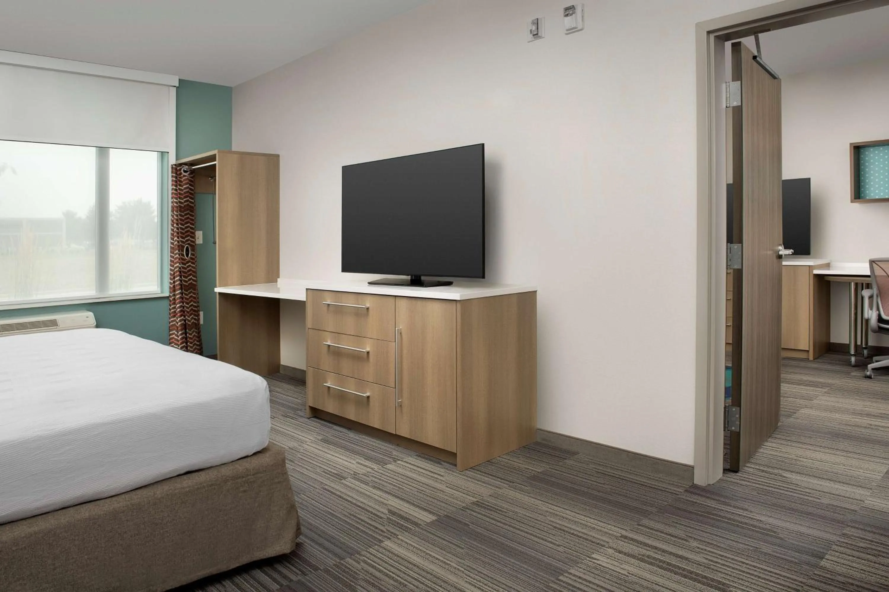 Bedroom, Bed in Home2 Suites By Hilton Columbus Polaris