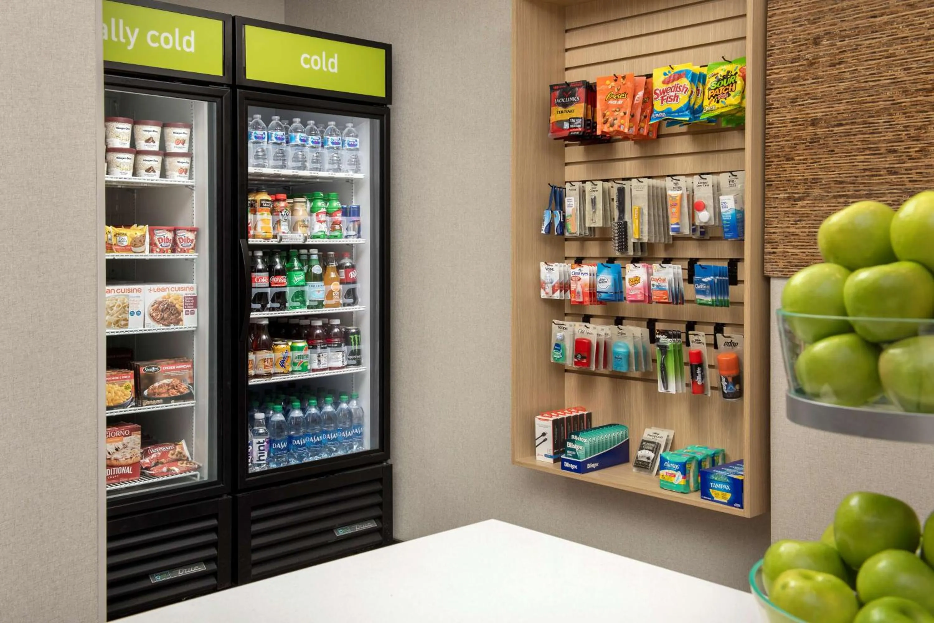 Food and drinks in Home2 Suites By Hilton Tampa Westshore Airport, Fl