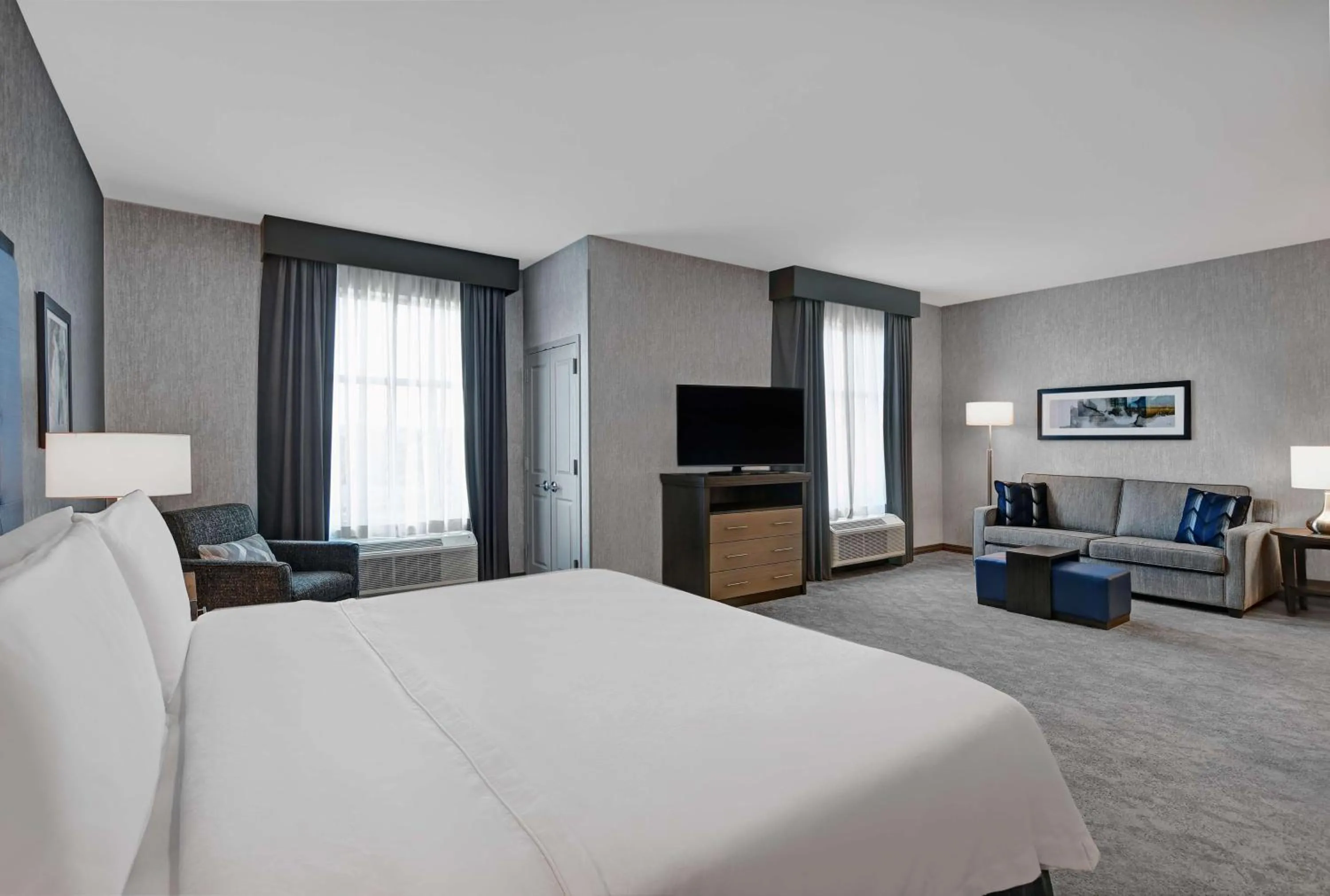 Bedroom, Bed in Homewood Suites By Hilton Edison Woodbridge, NJ