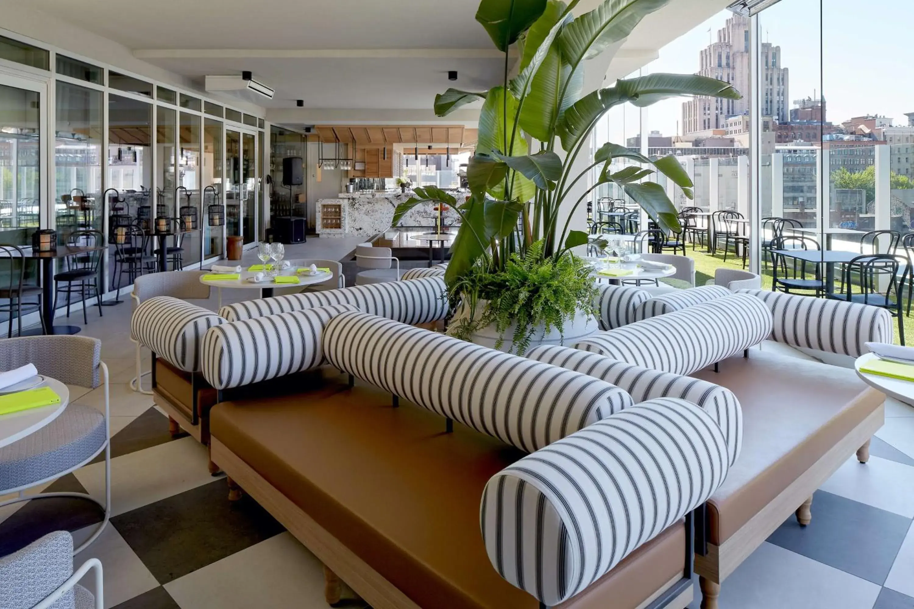 Restaurant/places to eat in Hampton Inn Montreal Downtown, Qc Restaurant/places to eat in Hampton Inn Montreal Downtown, Qc