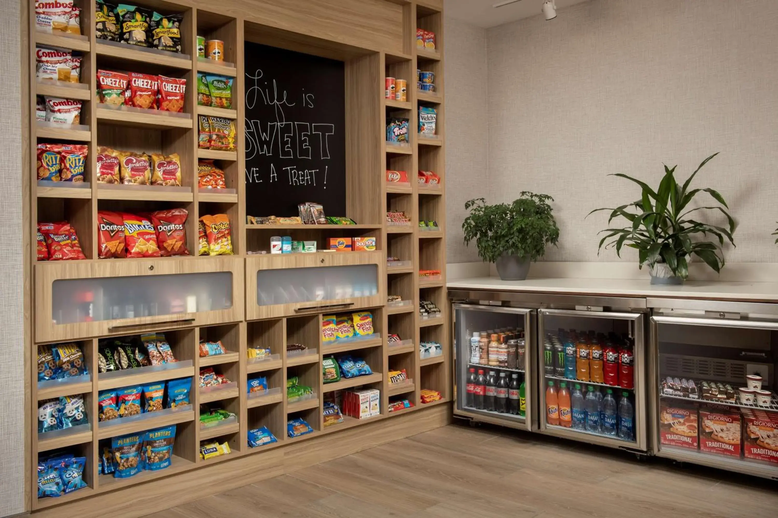 Restaurant/places to eat in Hampton Inn Warroad, MN Restaurant/places to eat in Hampton Inn Warroad, MN