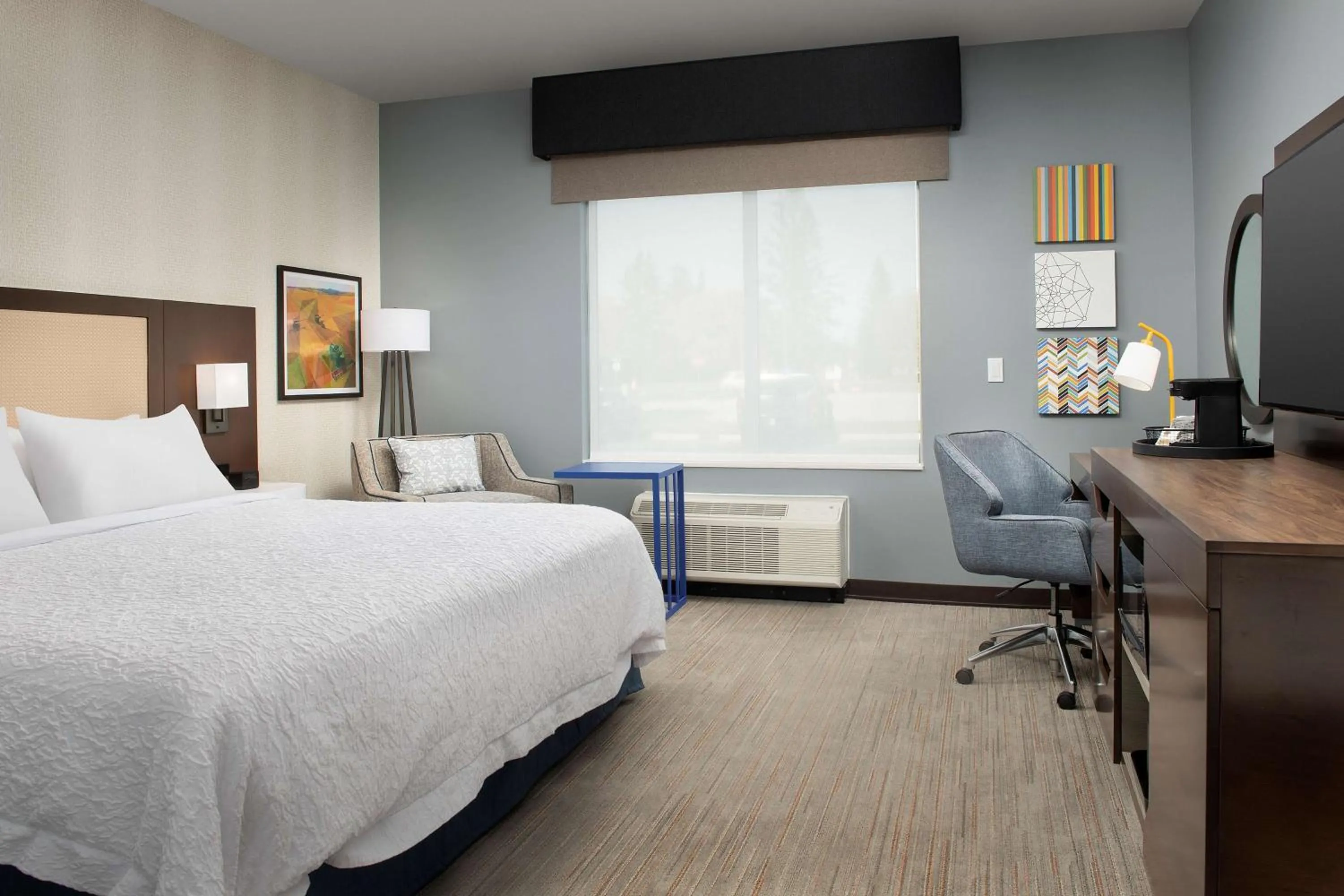 Bedroom, Bed in Hampton Inn Warroad, MN