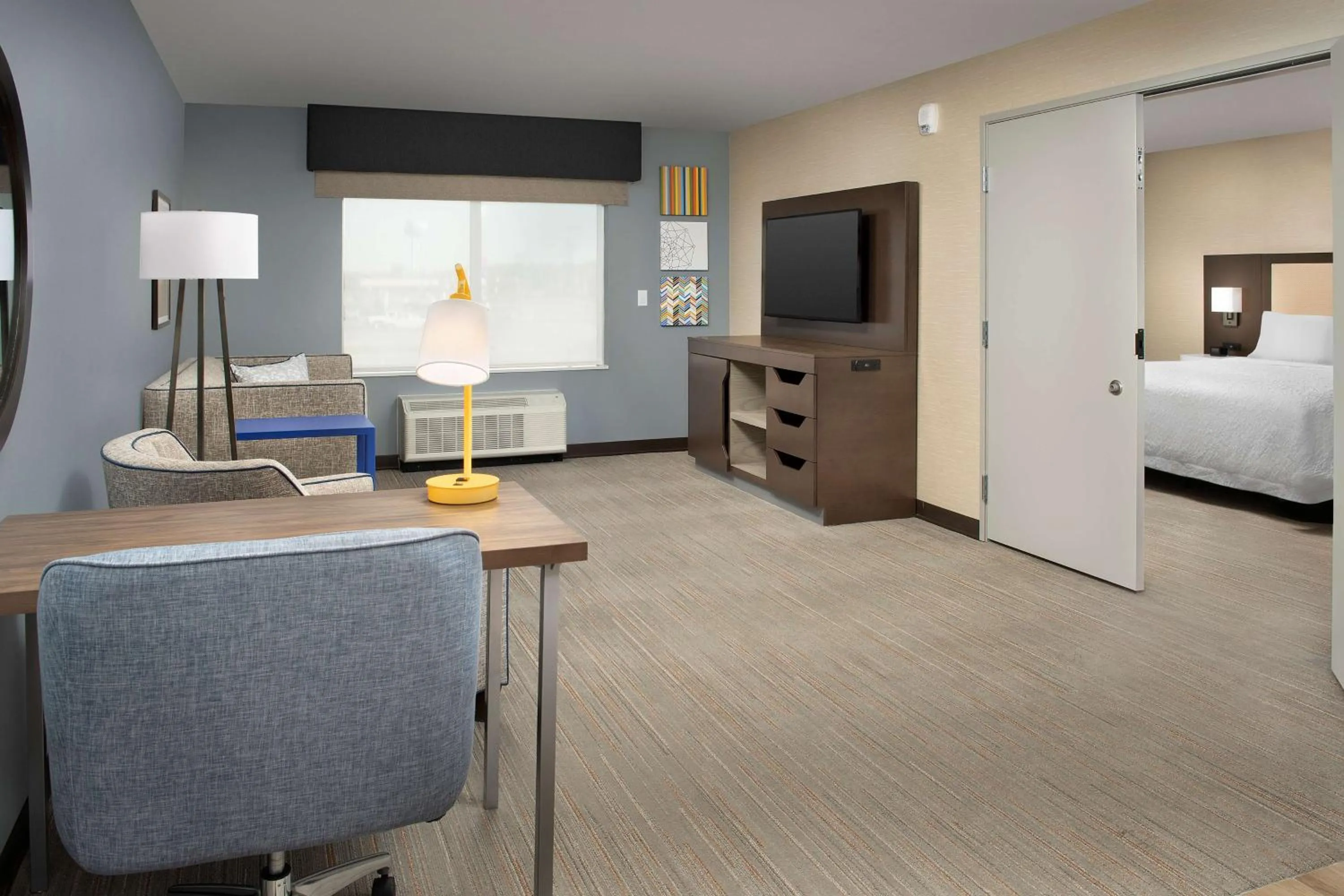 Bedroom, Bed in Hampton Inn Warroad, MN