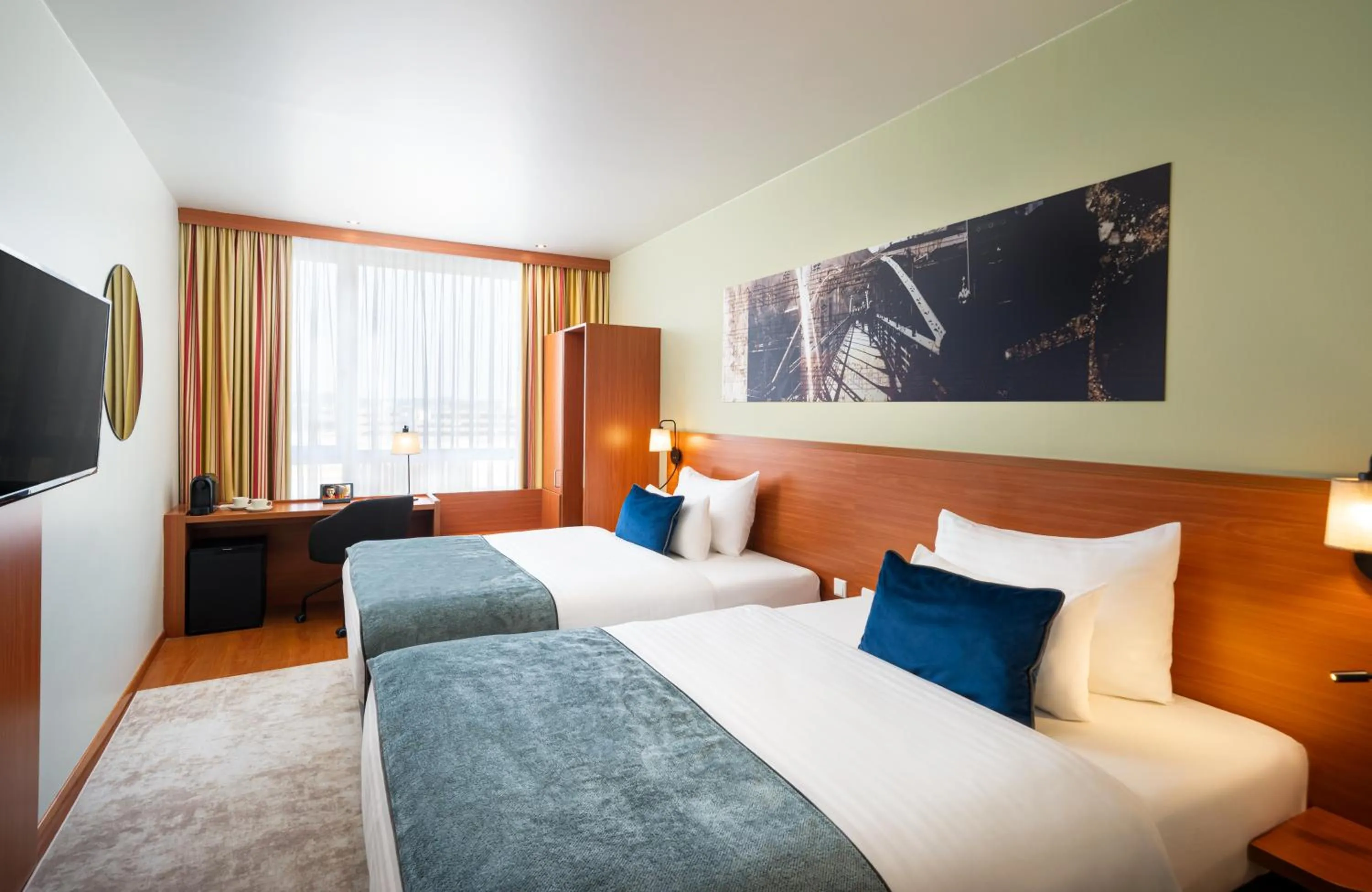 Bed in Leonardo Hotel Salzburg Airport