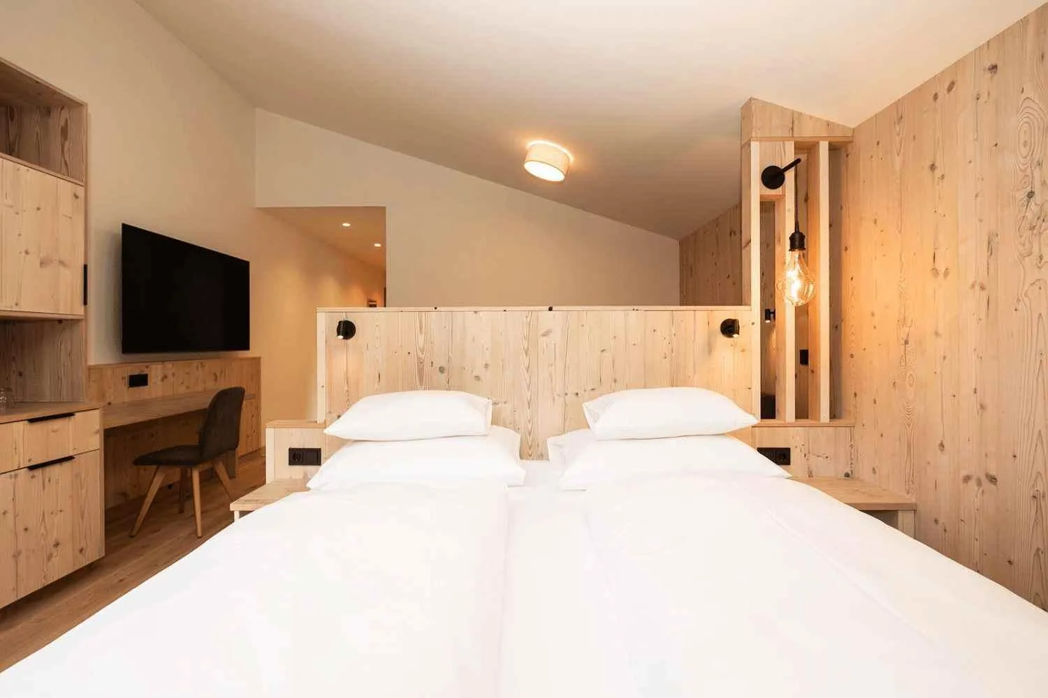 Bed in Hotel Kristall