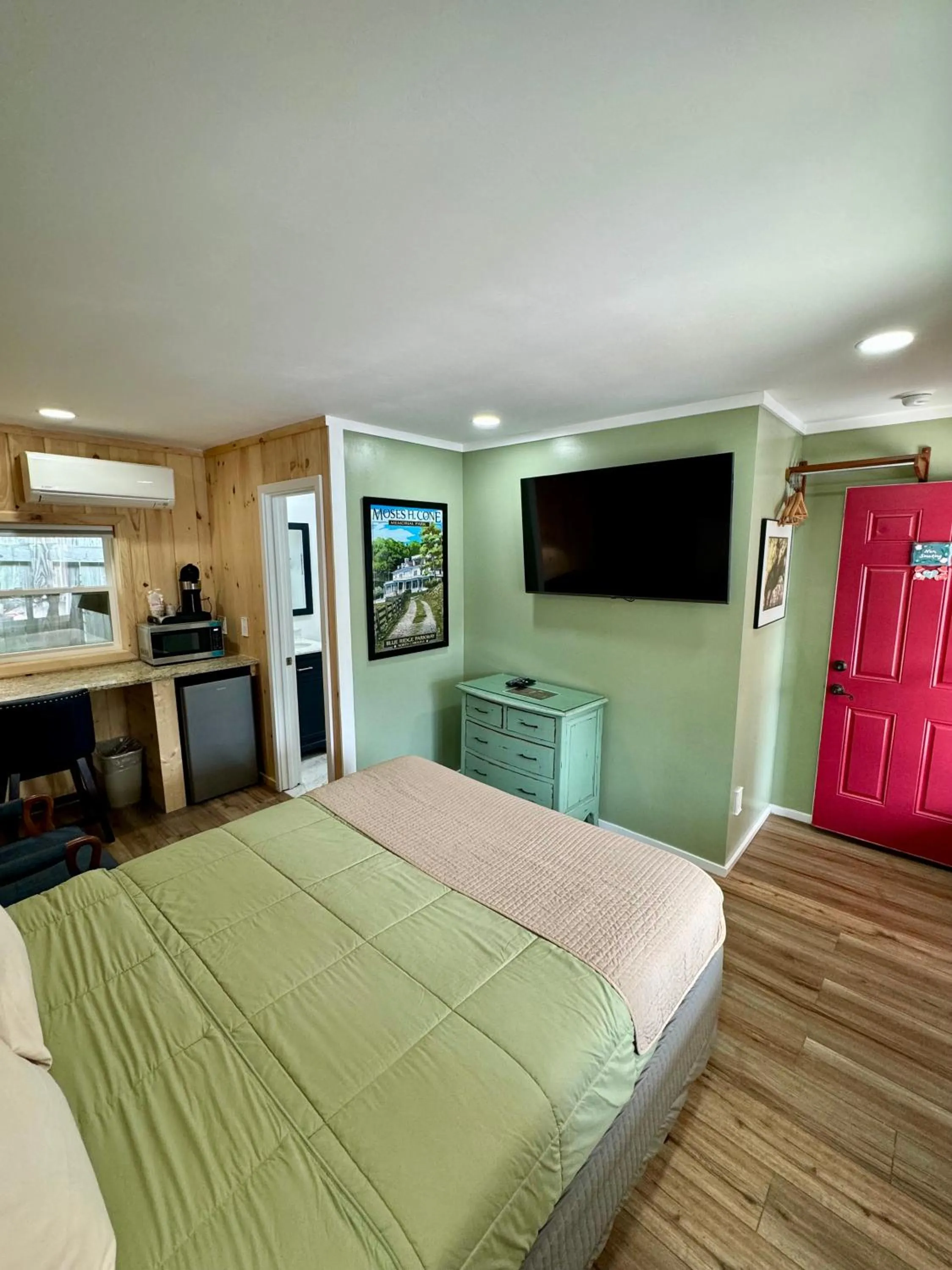 Bed in Homestead Inn - Blowing Rock