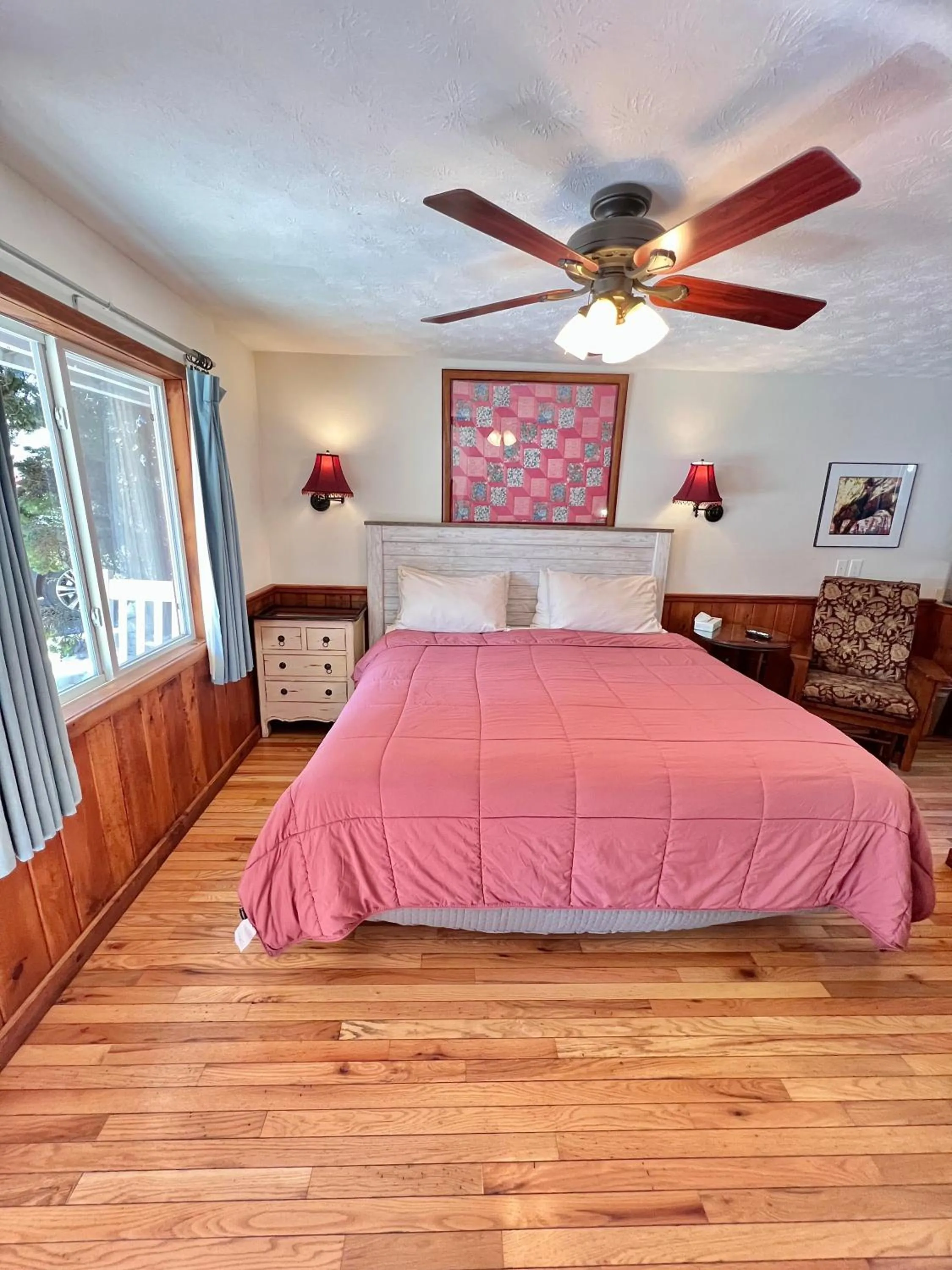 Bed in Homestead Inn - Blowing Rock