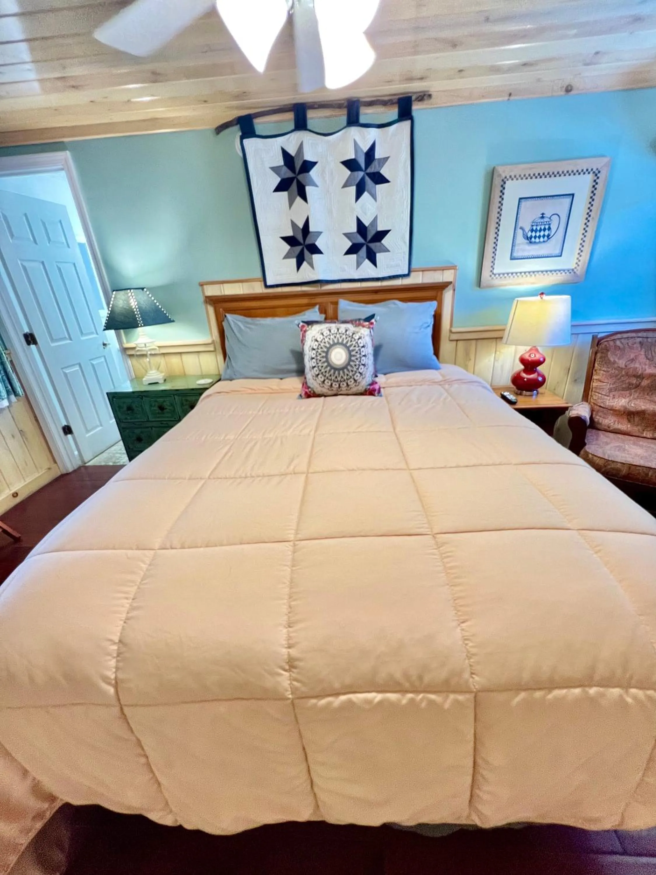 Bed in Homestead Inn - Blowing Rock