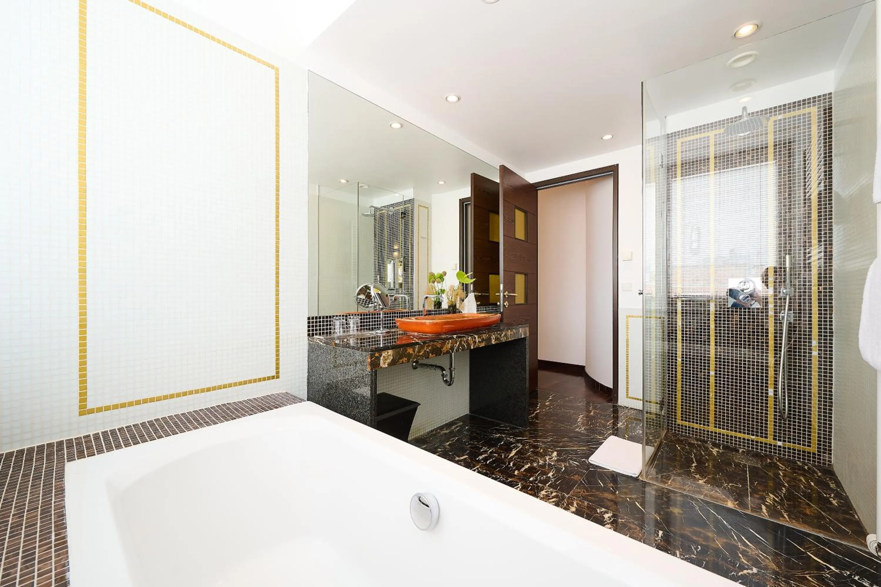 Shower, Bed in MyPlace Premium Apartments