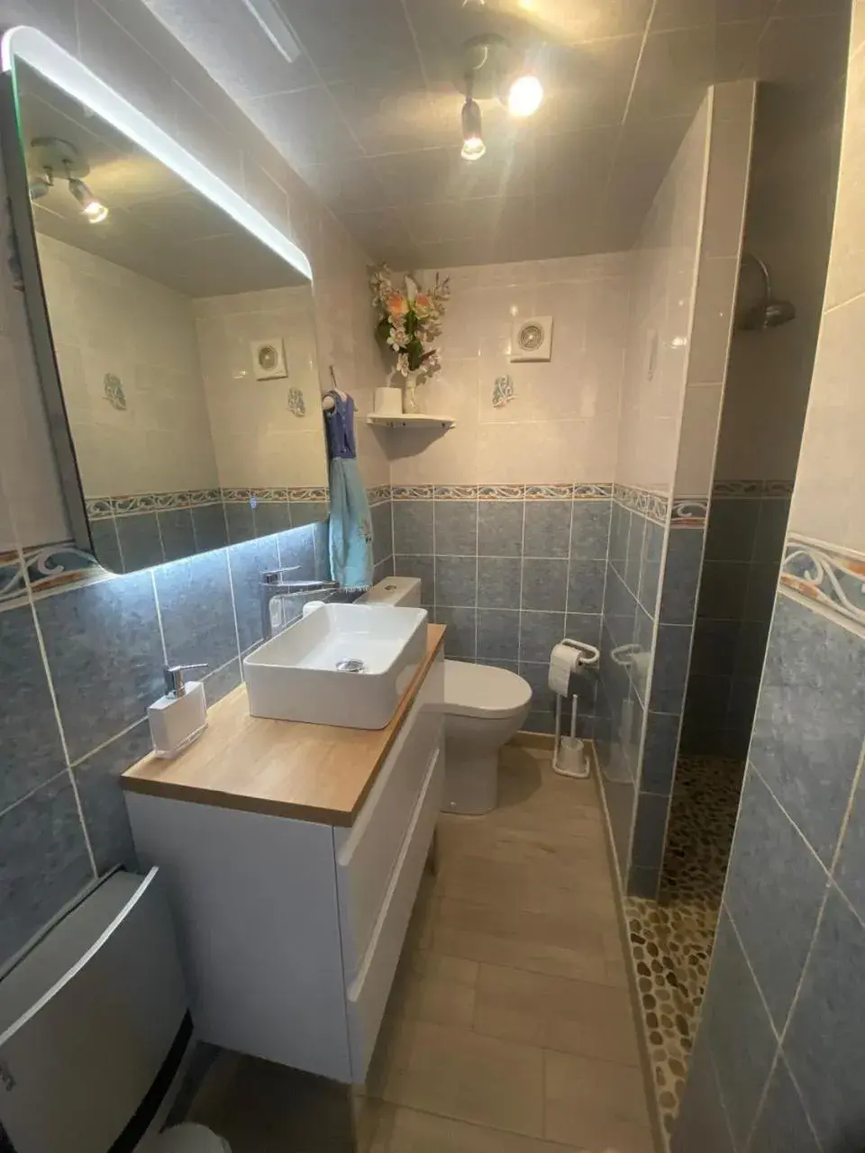 Double Room with Garden View - single occupancy in Chambres et table d'hôtes Floromel La Souterraine en rez de chaussee Double Room with Garden View - single occupancy in Chambres et table d'hôtes Floromel La Souterraine en rez de chaussee