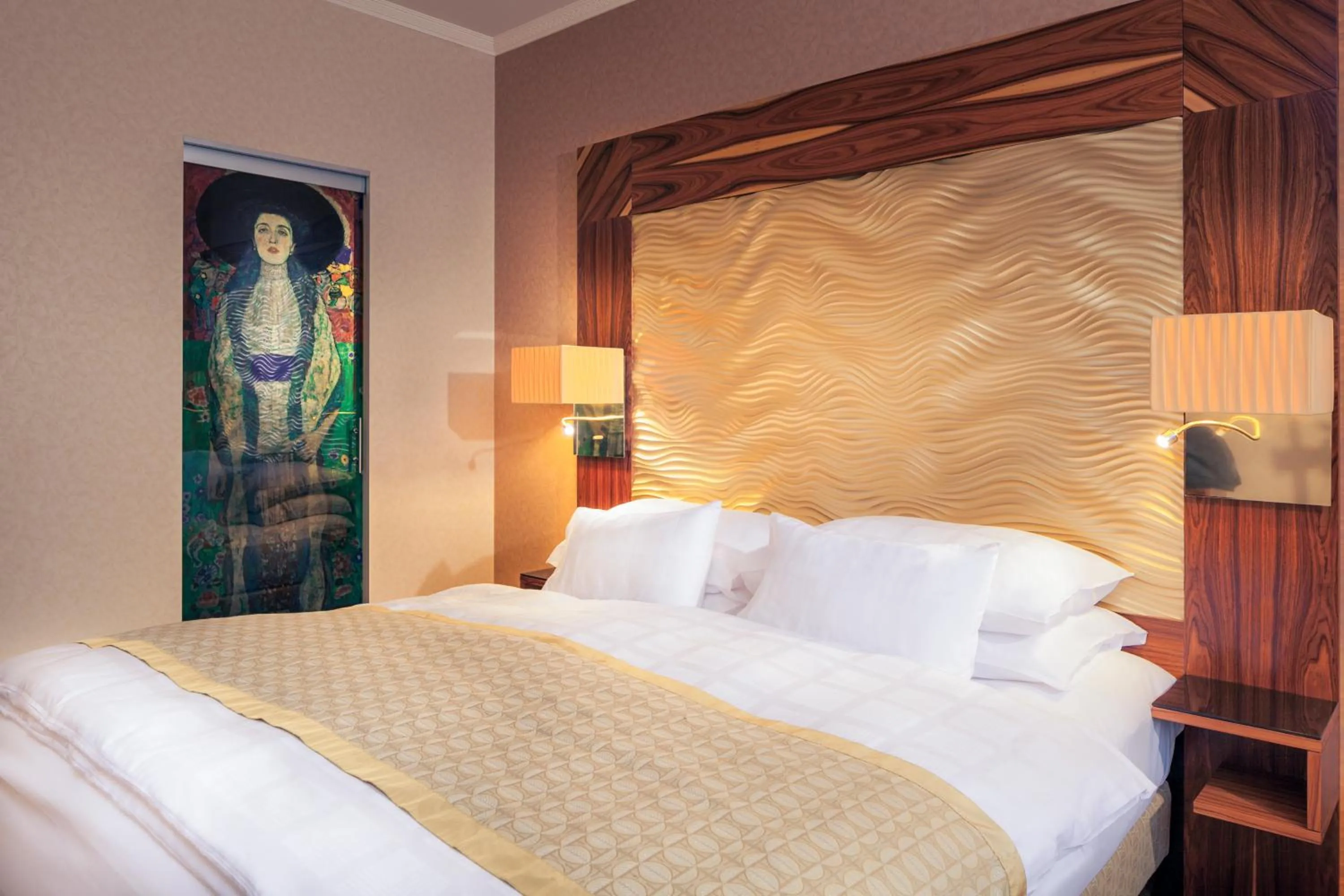 Photo of the whole room, Bed in Hotel Josefshof am Rathaus