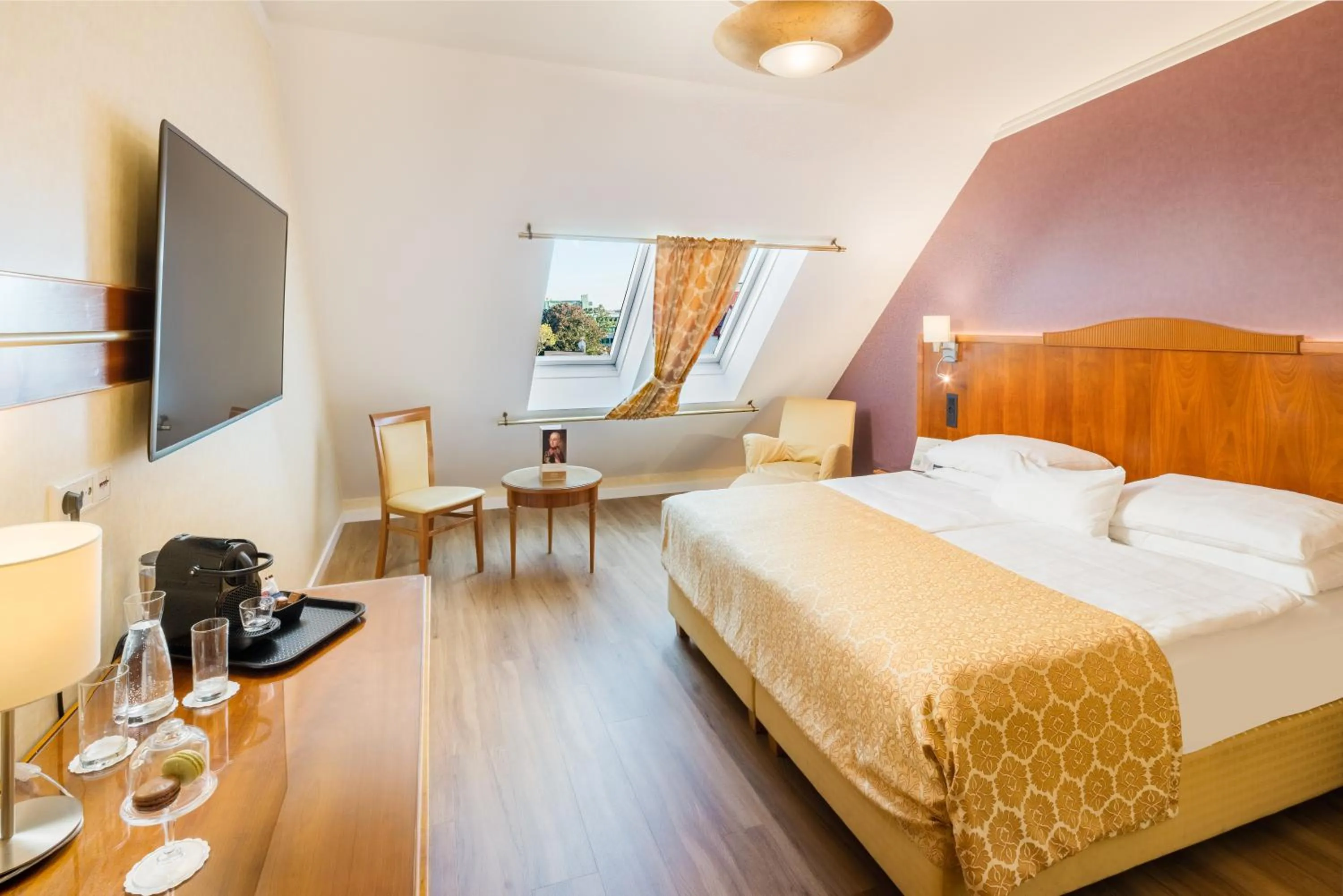 Bedroom, Bed in Hotel Josefshof am Rathaus