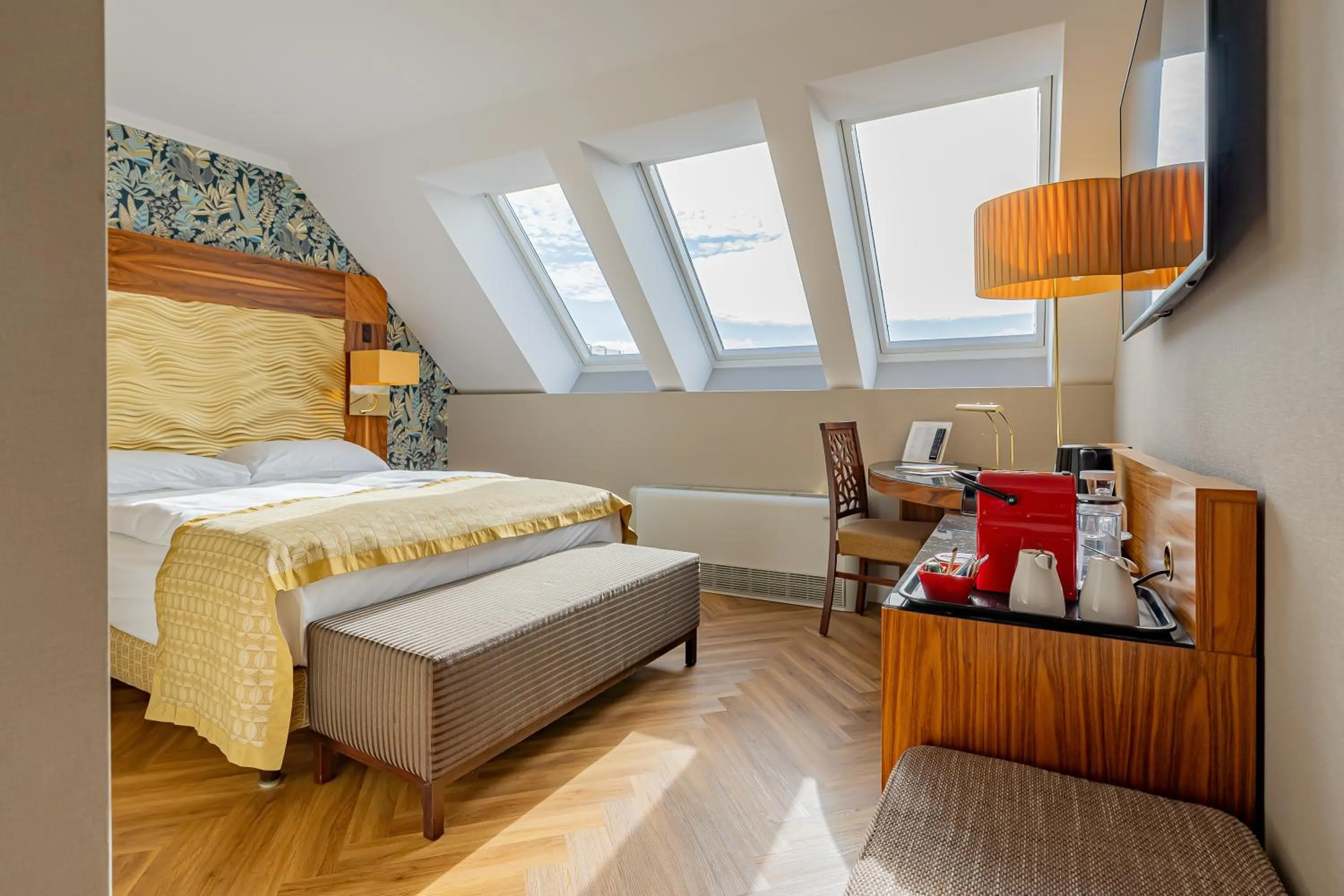 Bedroom, Bed in Hotel Josefshof am Rathaus