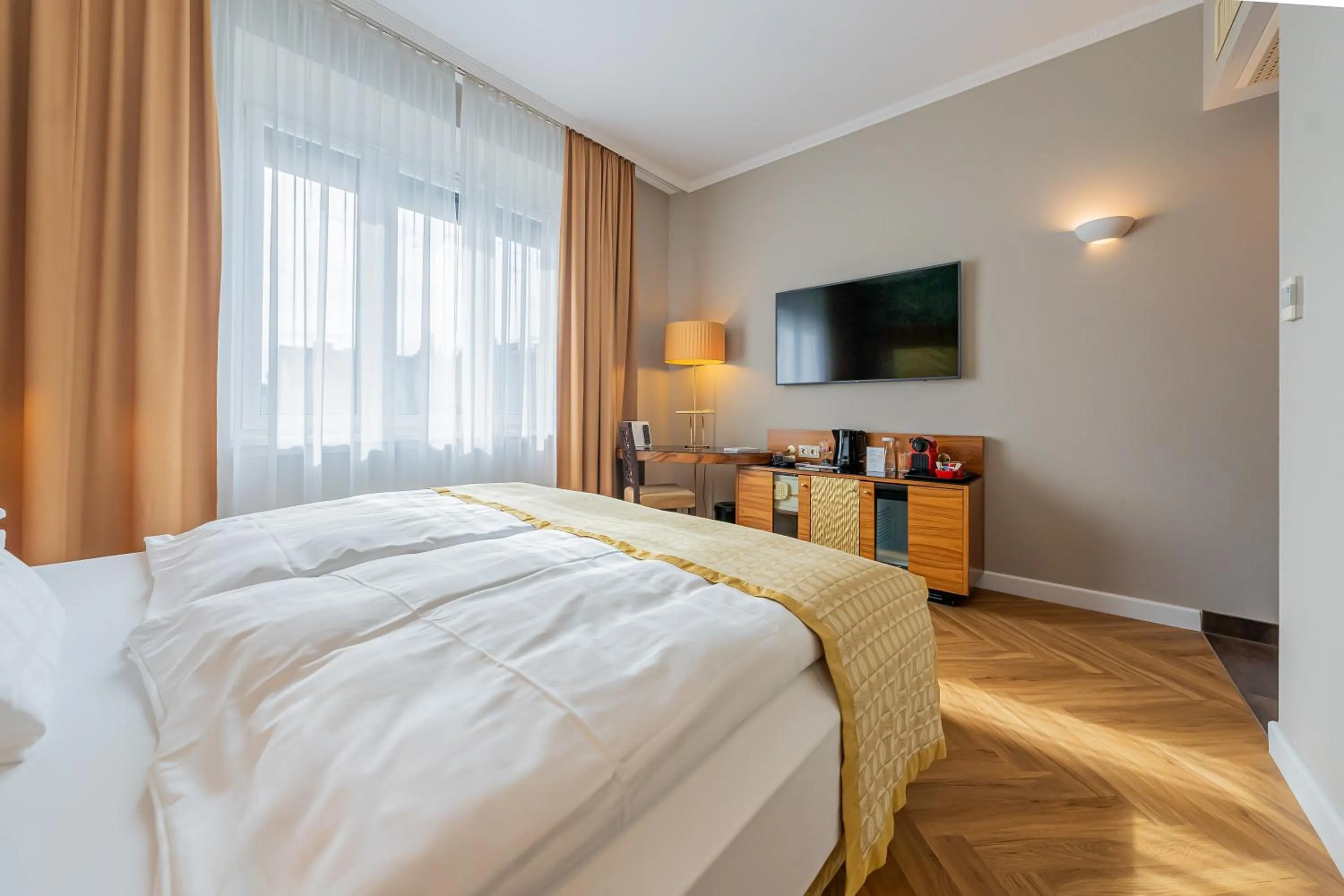 Bedroom, Bed in Hotel Josefshof am Rathaus