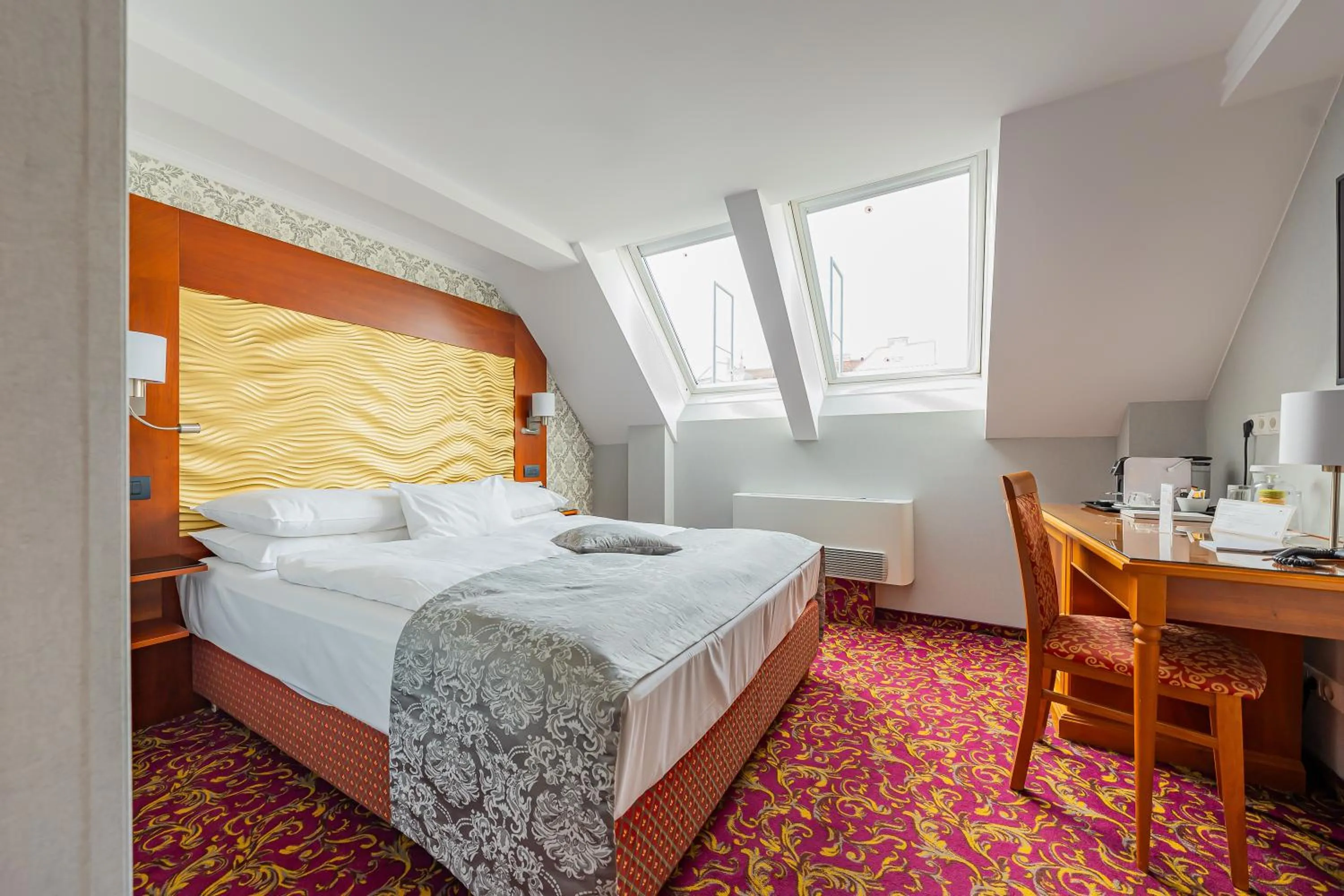 Bedroom, Bed in Hotel Josefshof am Rathaus