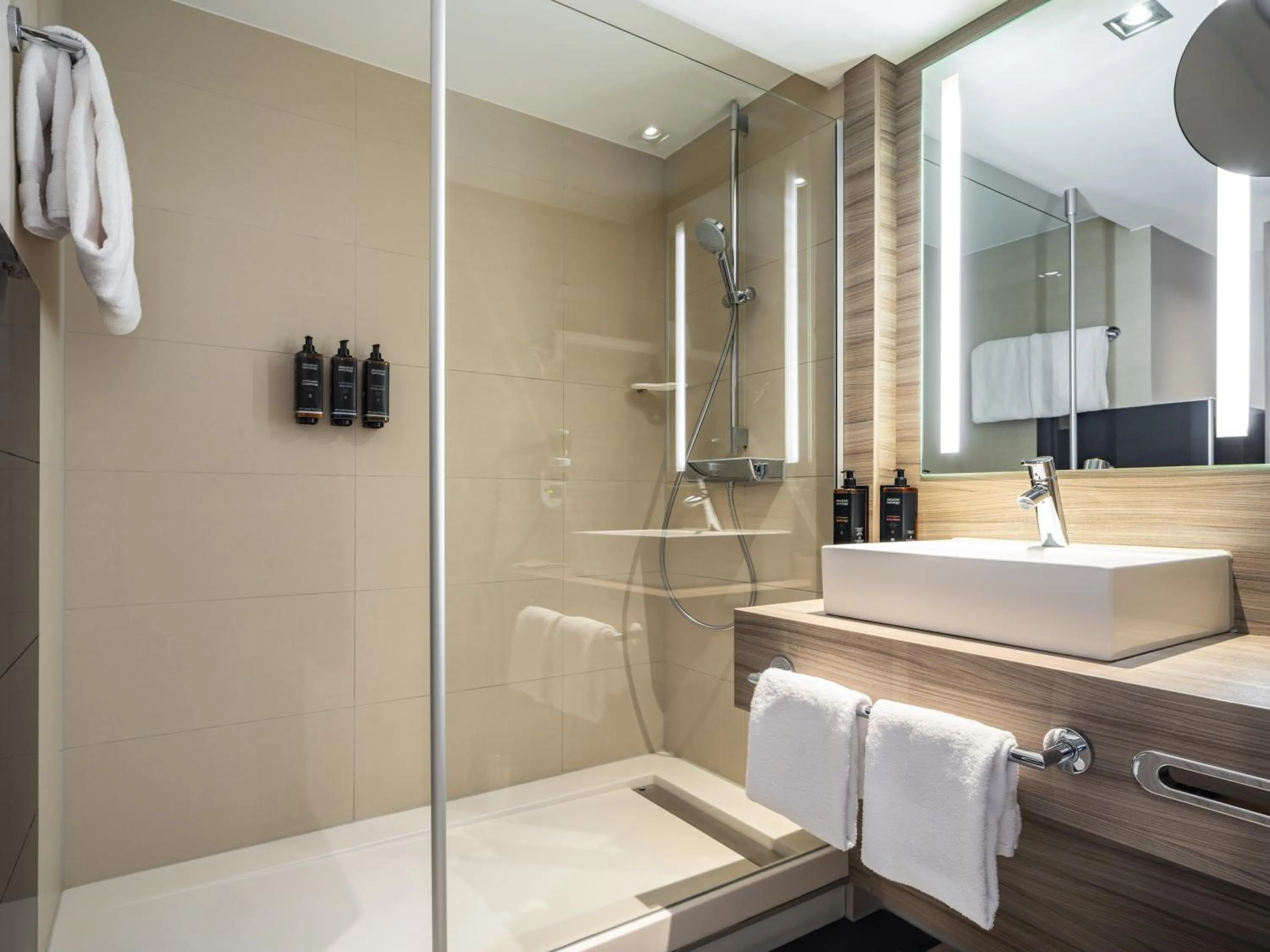 Shower in Mercure Salzburg City