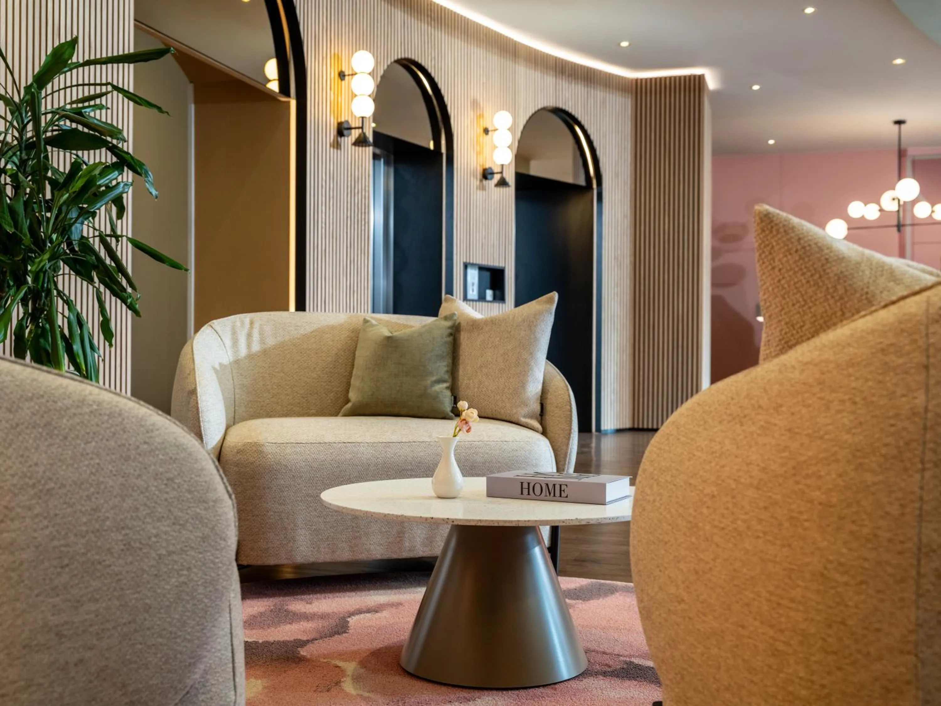 Seating area in Mercure Salzburg City