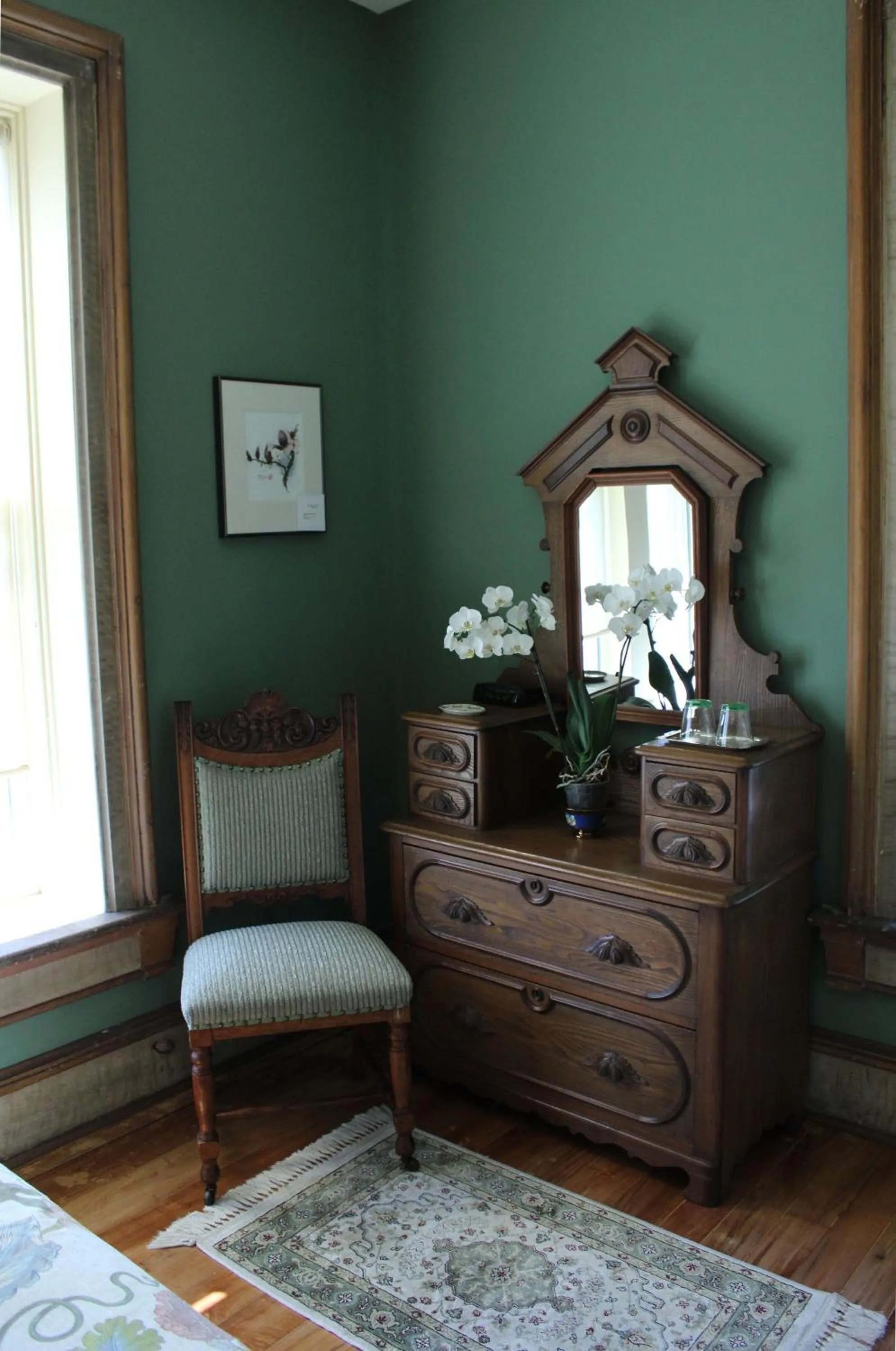 Photo of the whole room in The Woodbridge House