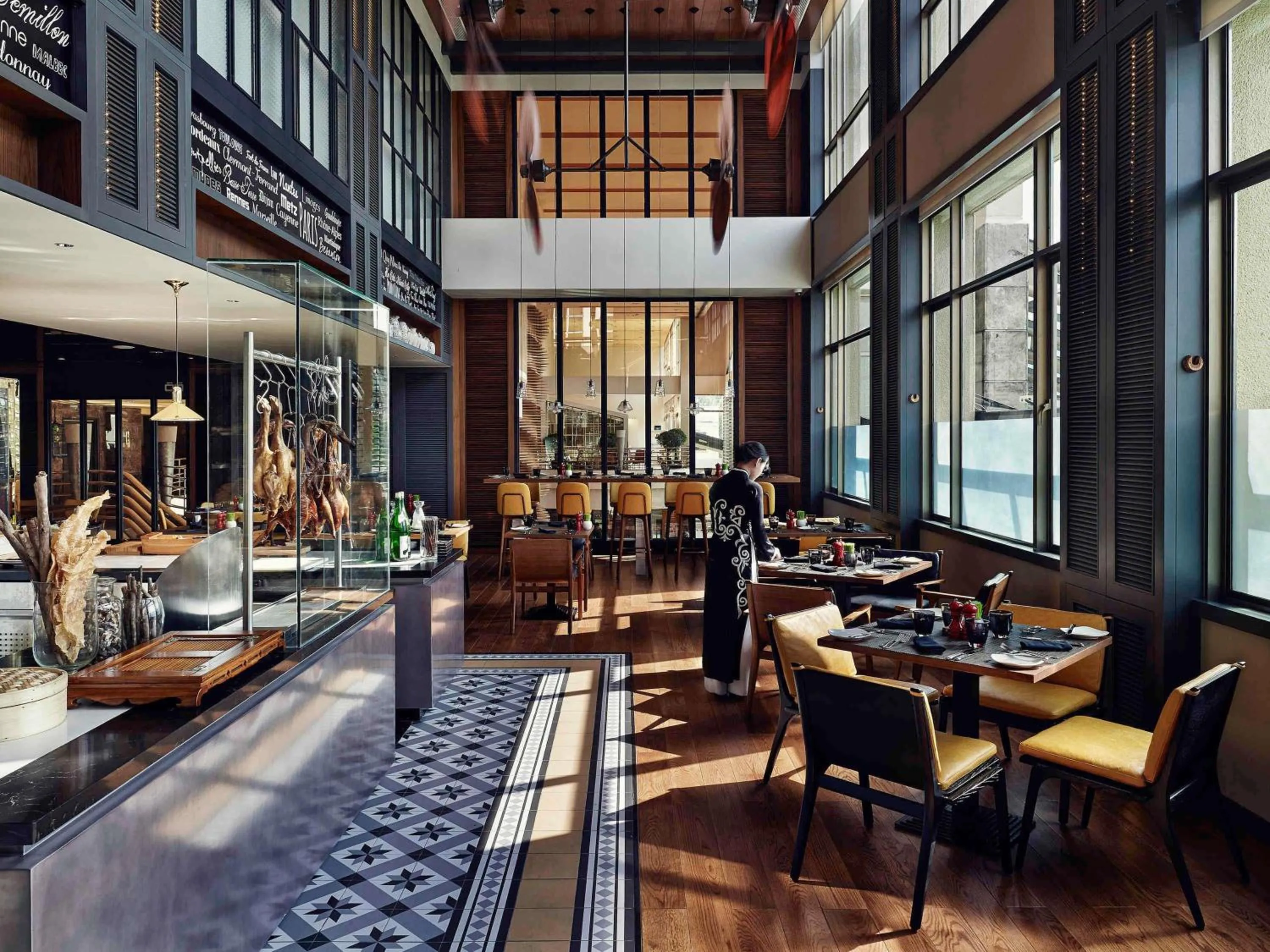 Restaurant/places to eat in Sofitel Saigon Plaza