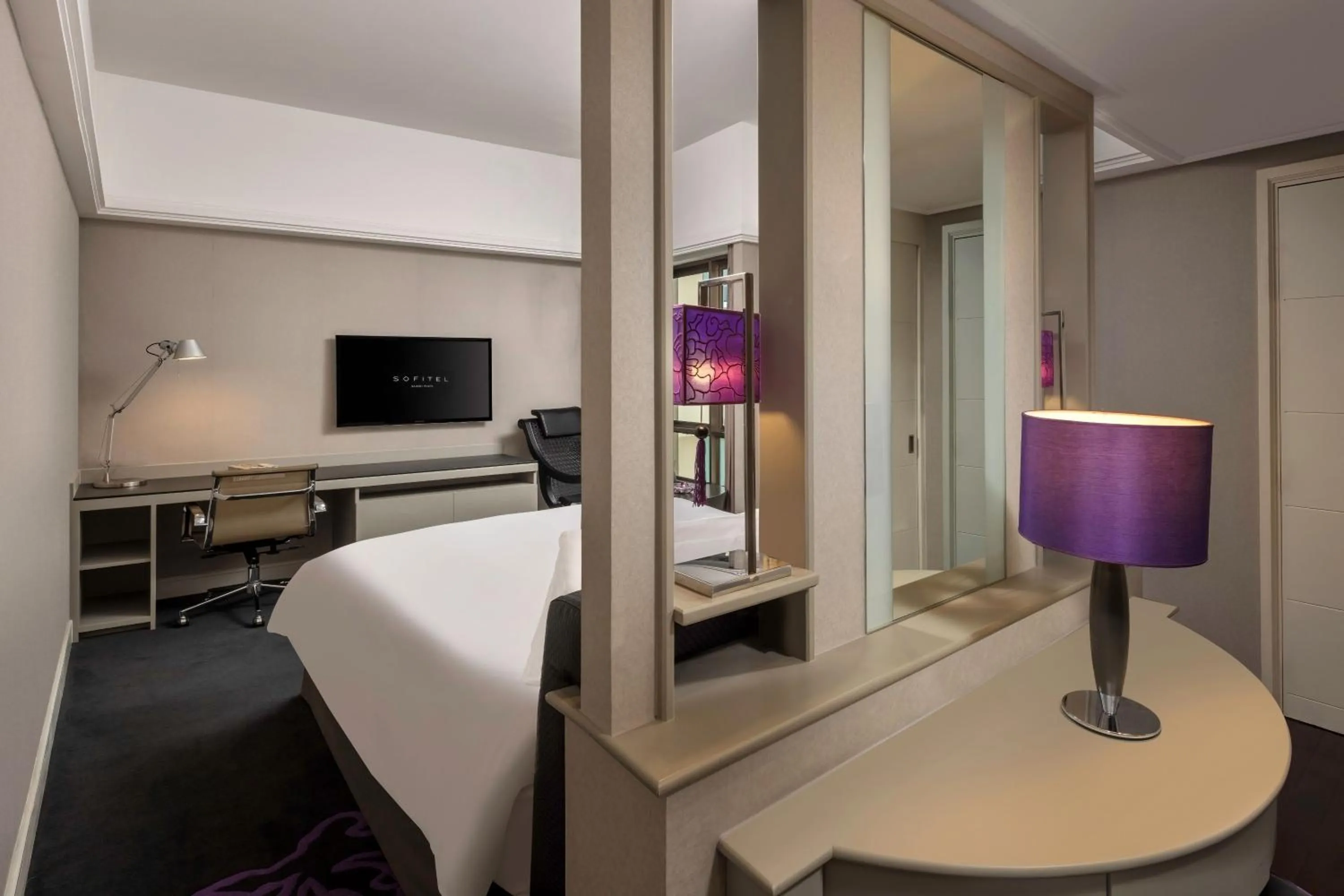 Bed in Sofitel Saigon Plaza