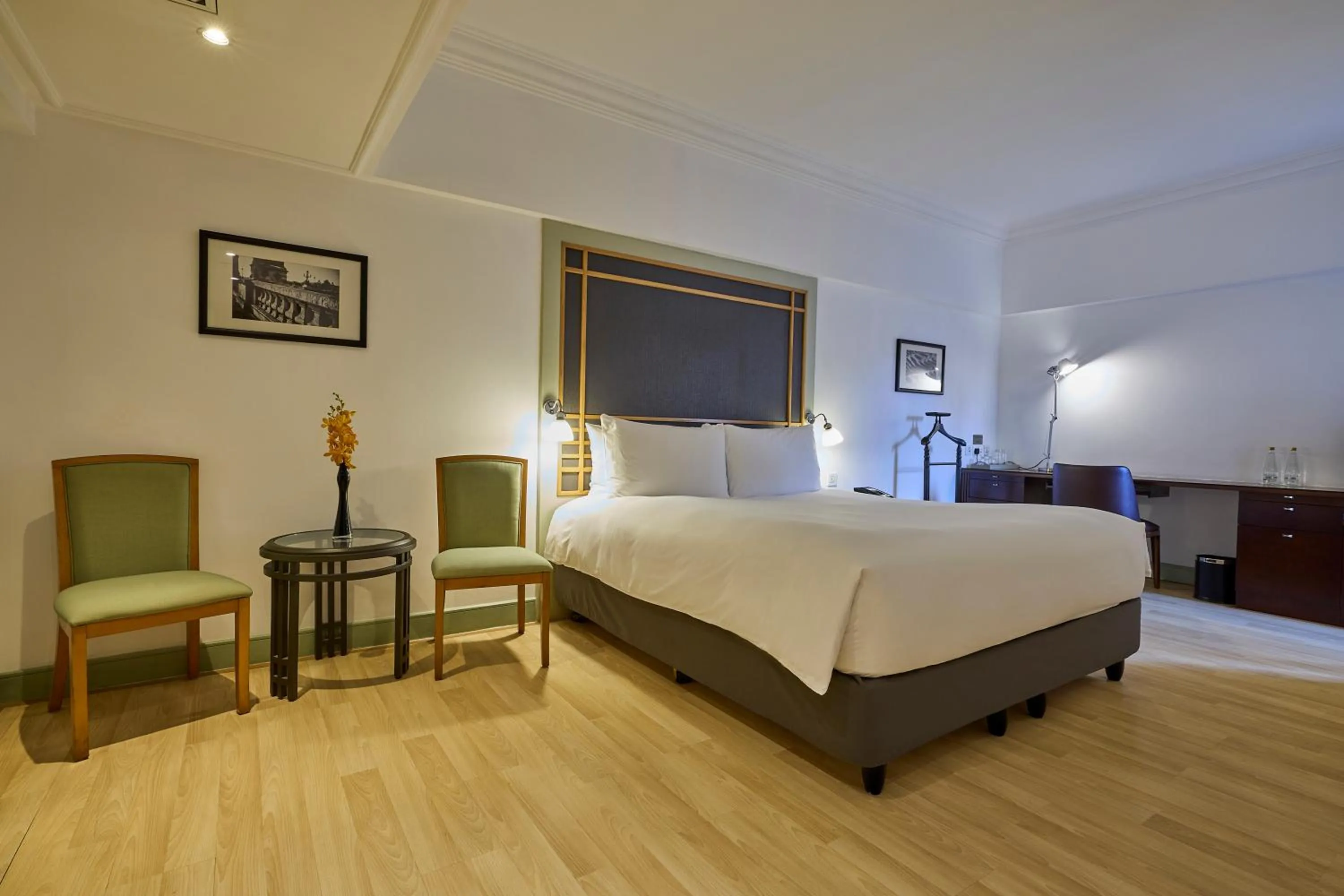 Bedroom, Bed in Sofitel Saigon Plaza