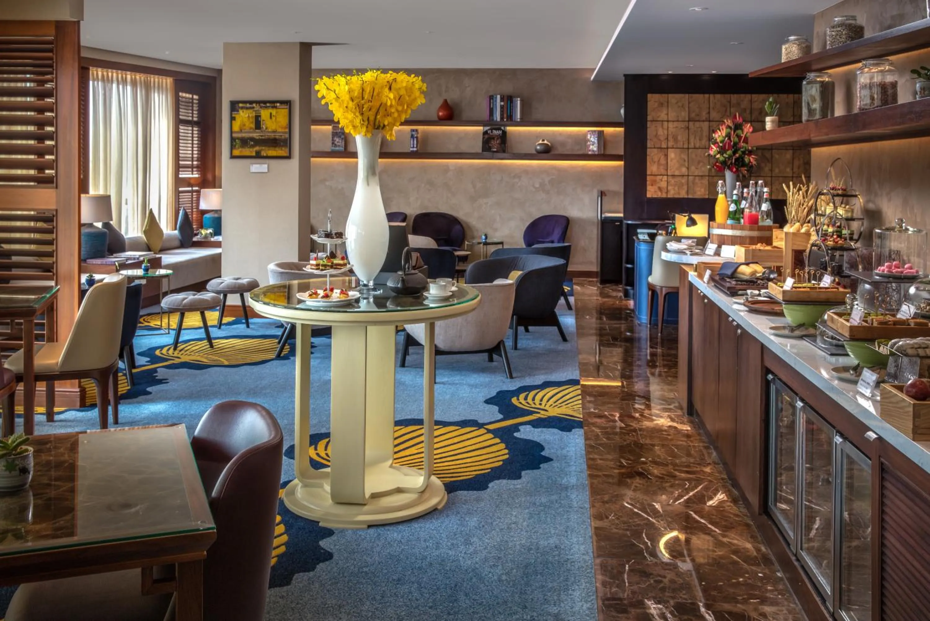 Lounge or bar in Sofitel Saigon Plaza