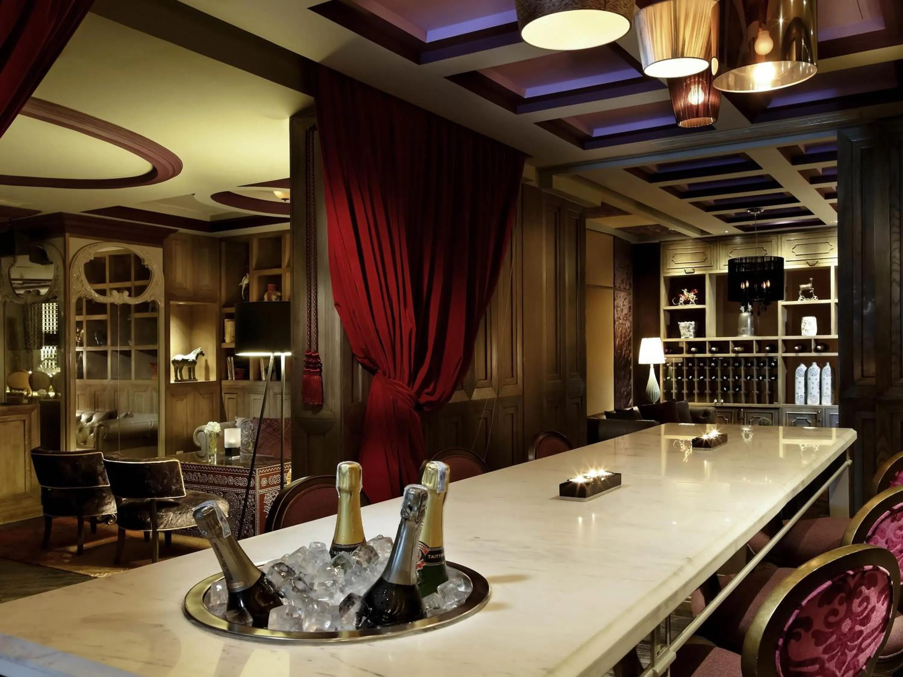 Lounge or bar in Sofitel Saigon Plaza