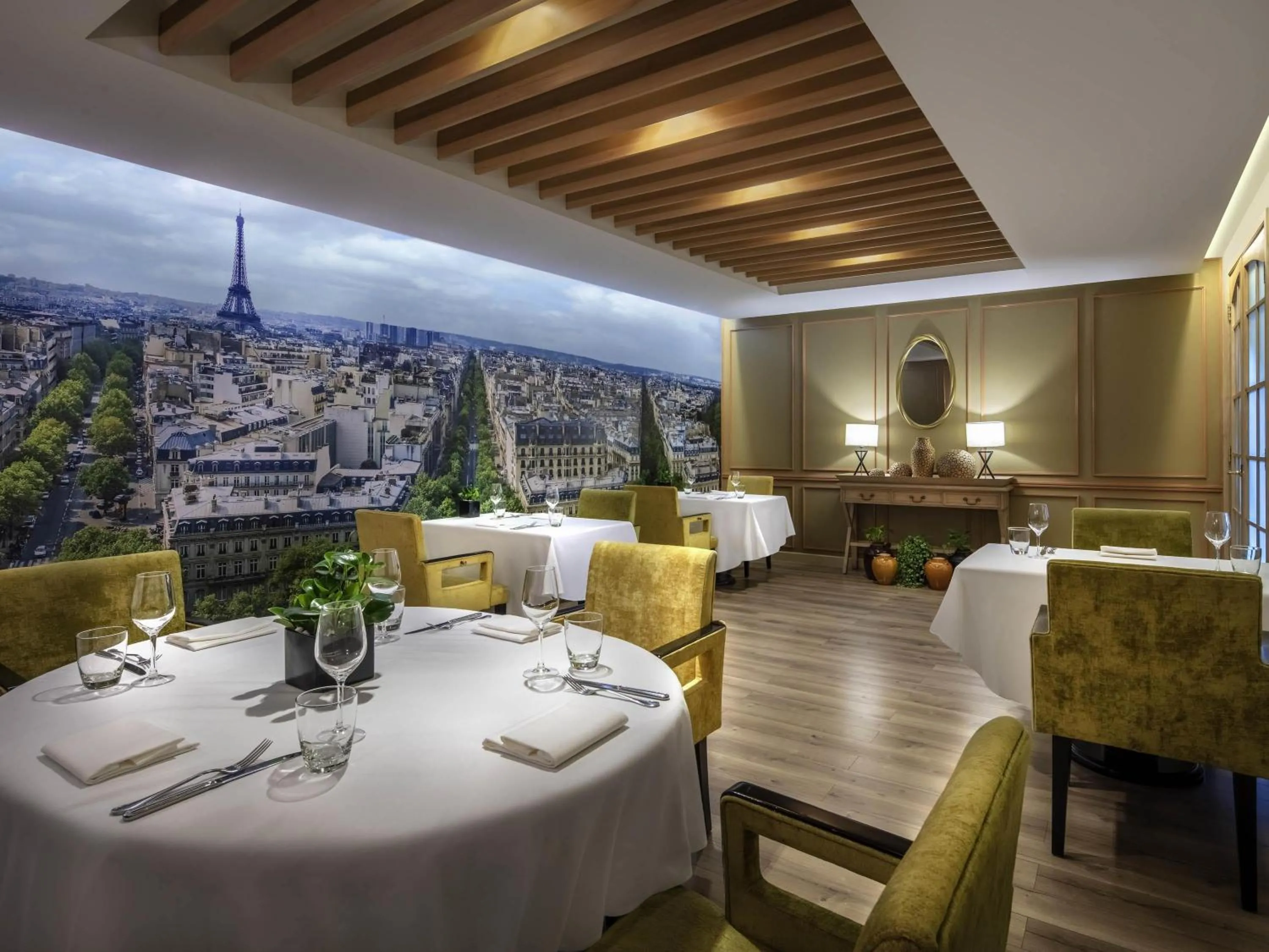 Restaurant/places to eat in Sofitel Saigon Plaza