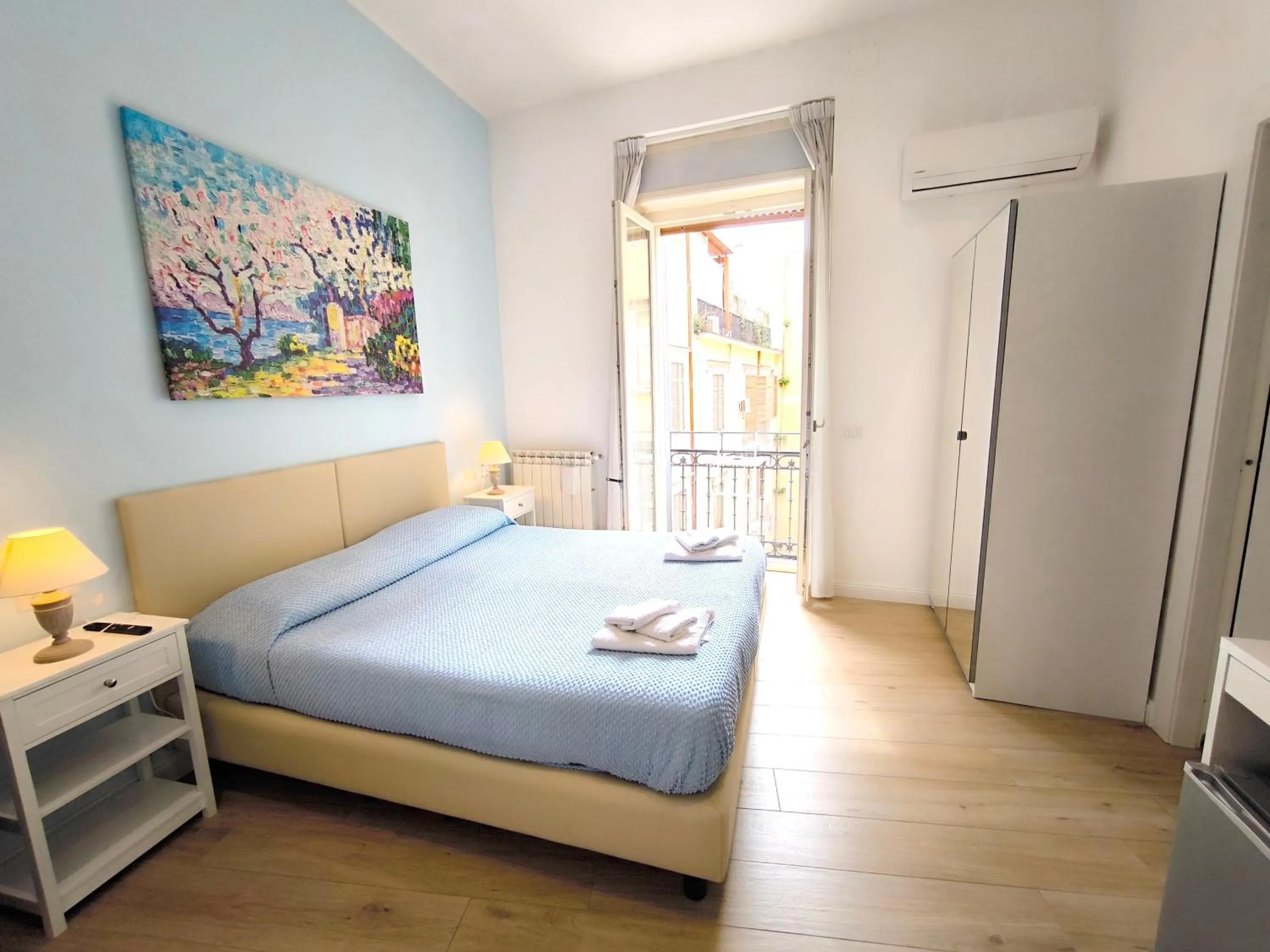 Photo of the whole room, Bed in Agorà