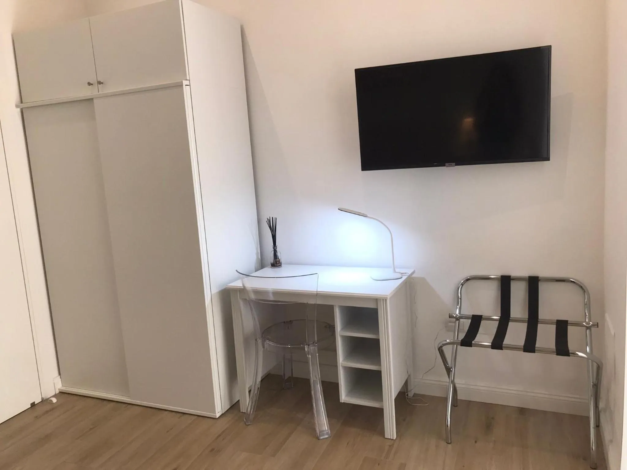 Seating area in Agorà