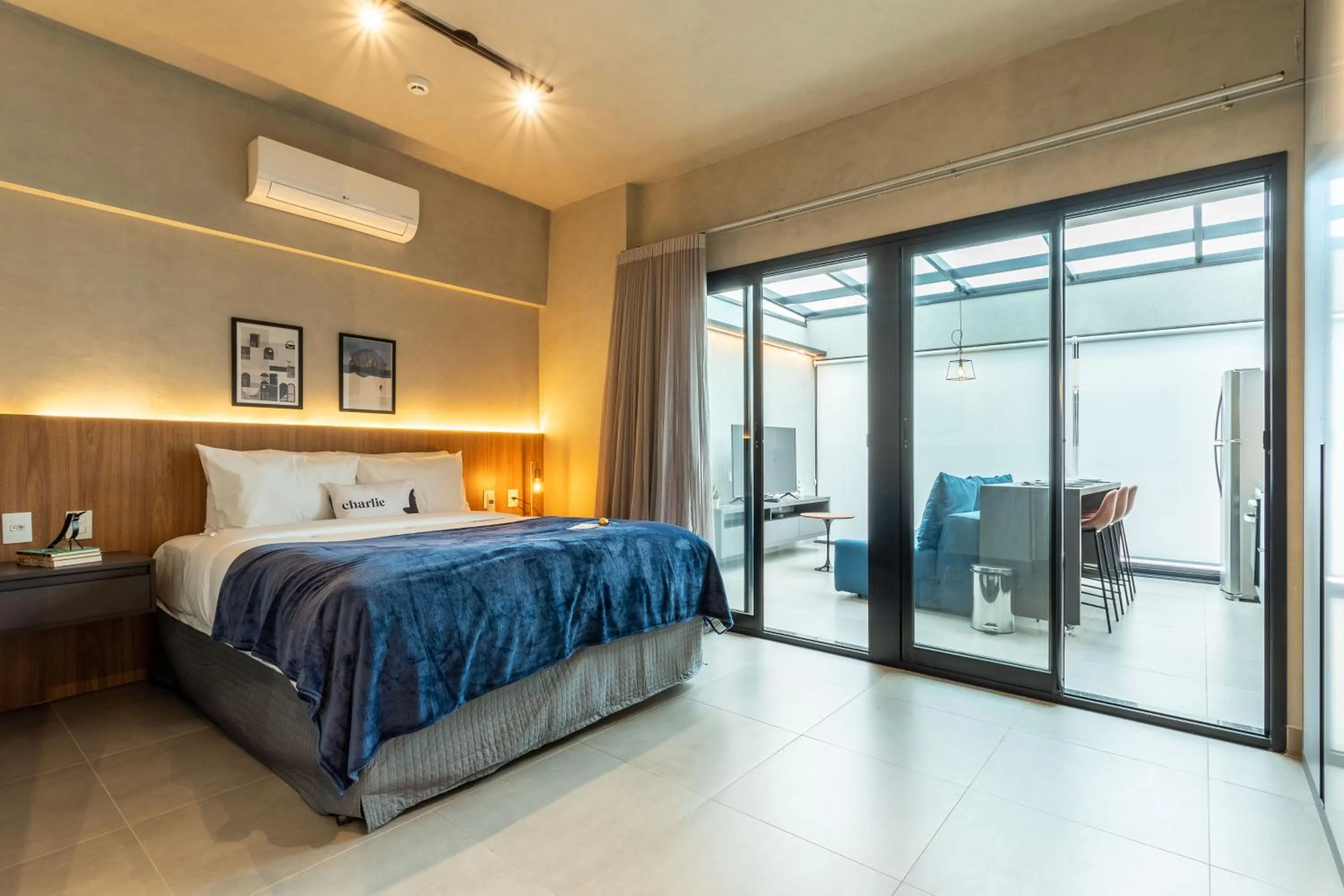 Bed in Charlie Oscar Freire