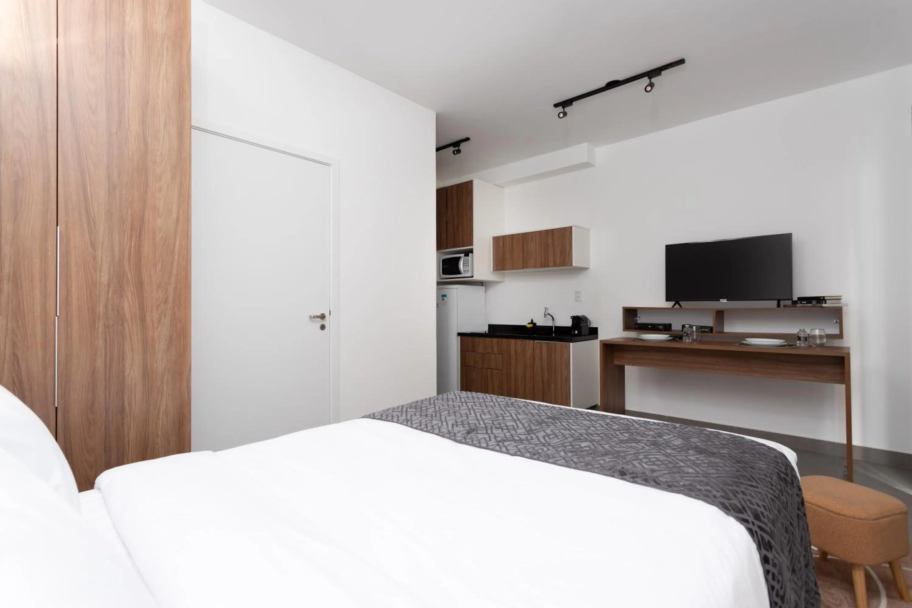 Bed in Charlie Oscar Freire