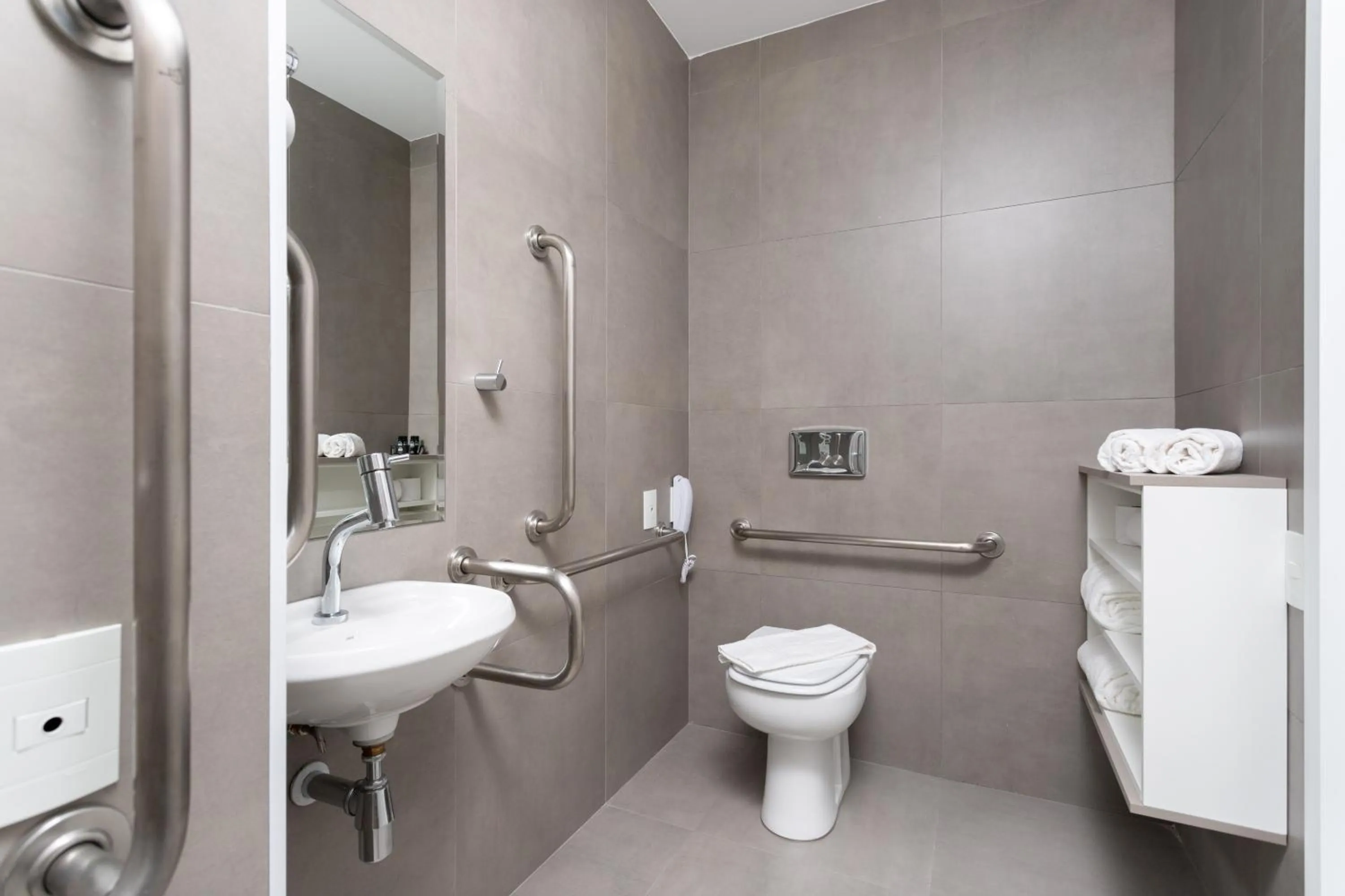 Bathroom in Charlie Oscar Freire