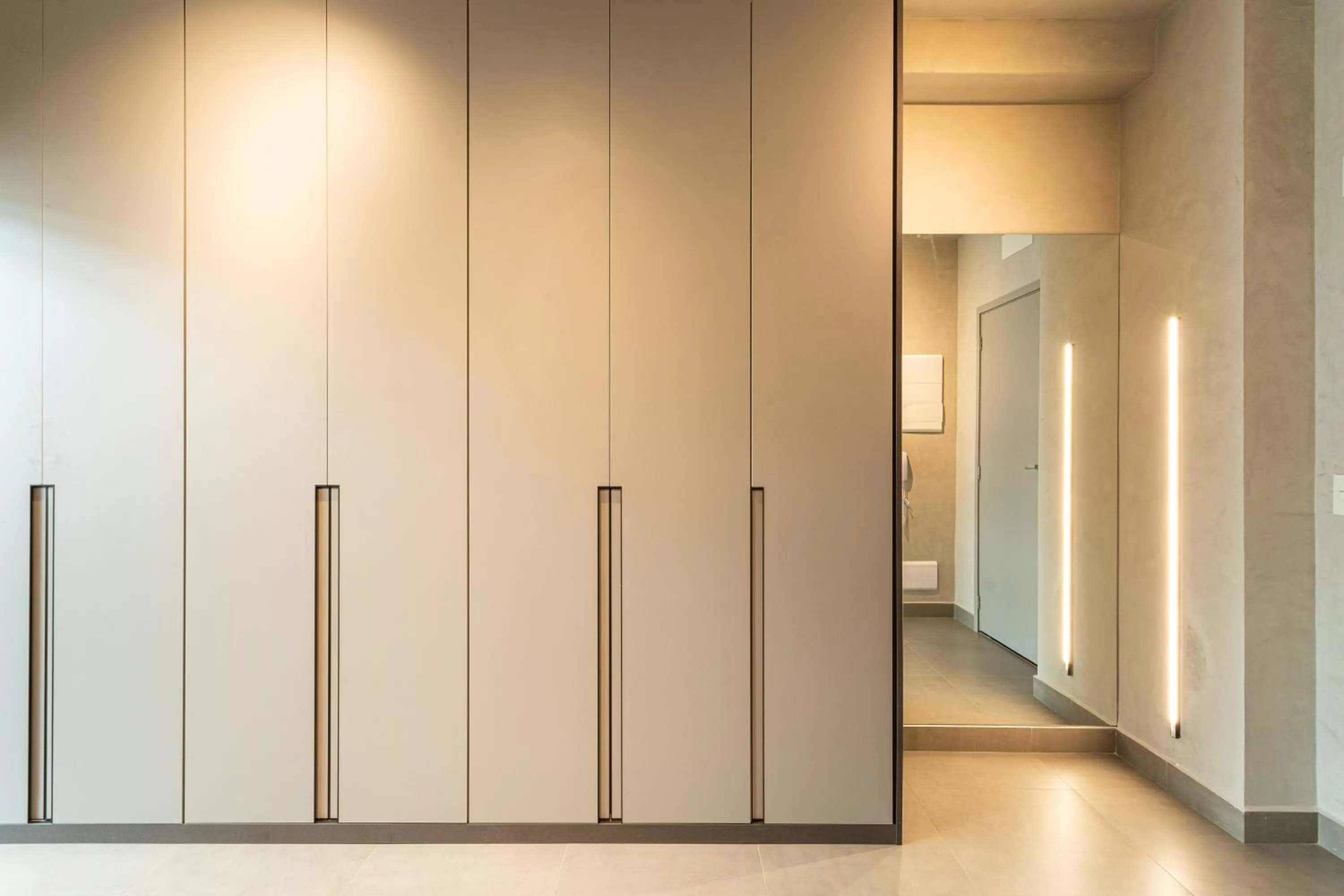 wardrobe in Charlie Oscar Freire