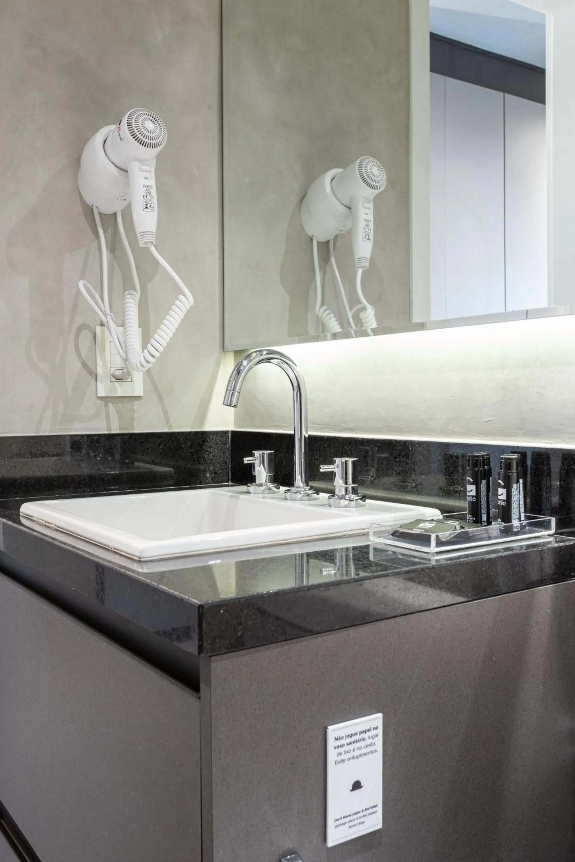 Bathroom in Charlie Oscar Freire