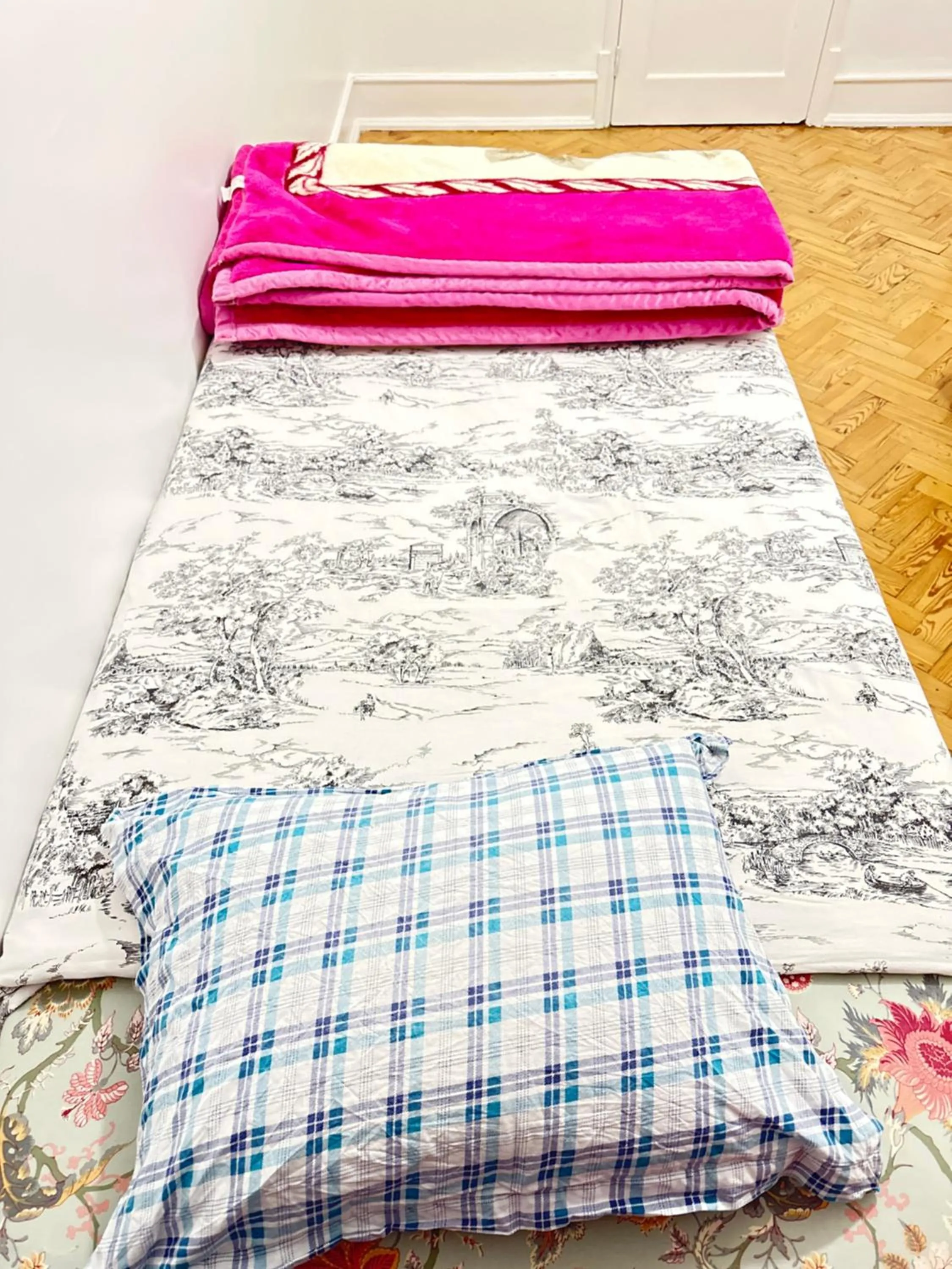 Bed in Rainbow Guest House