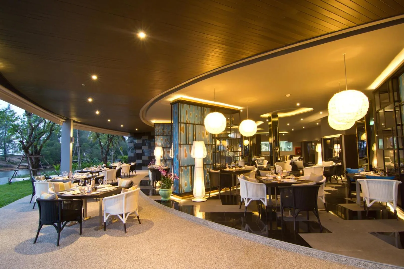 Restaurant/places to eat in Le Coral Resort