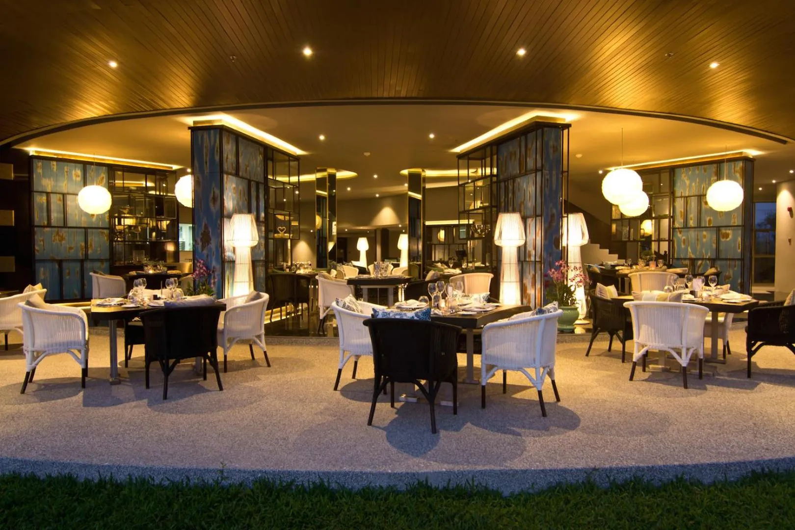 Restaurant/places to eat in Le Coral Resort