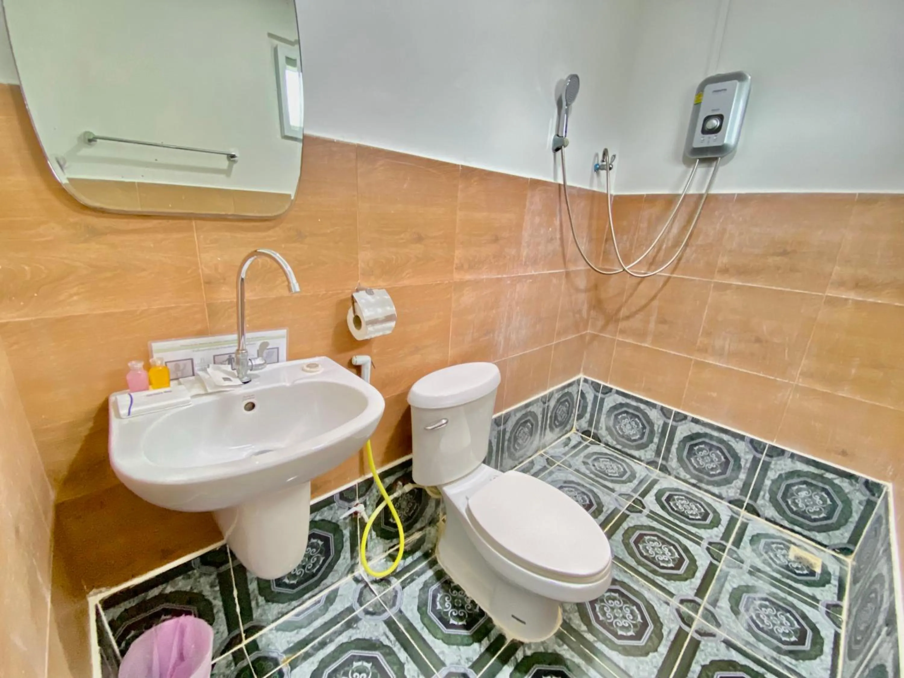 Shower in Phi Phi Ba Kao Bay Resort